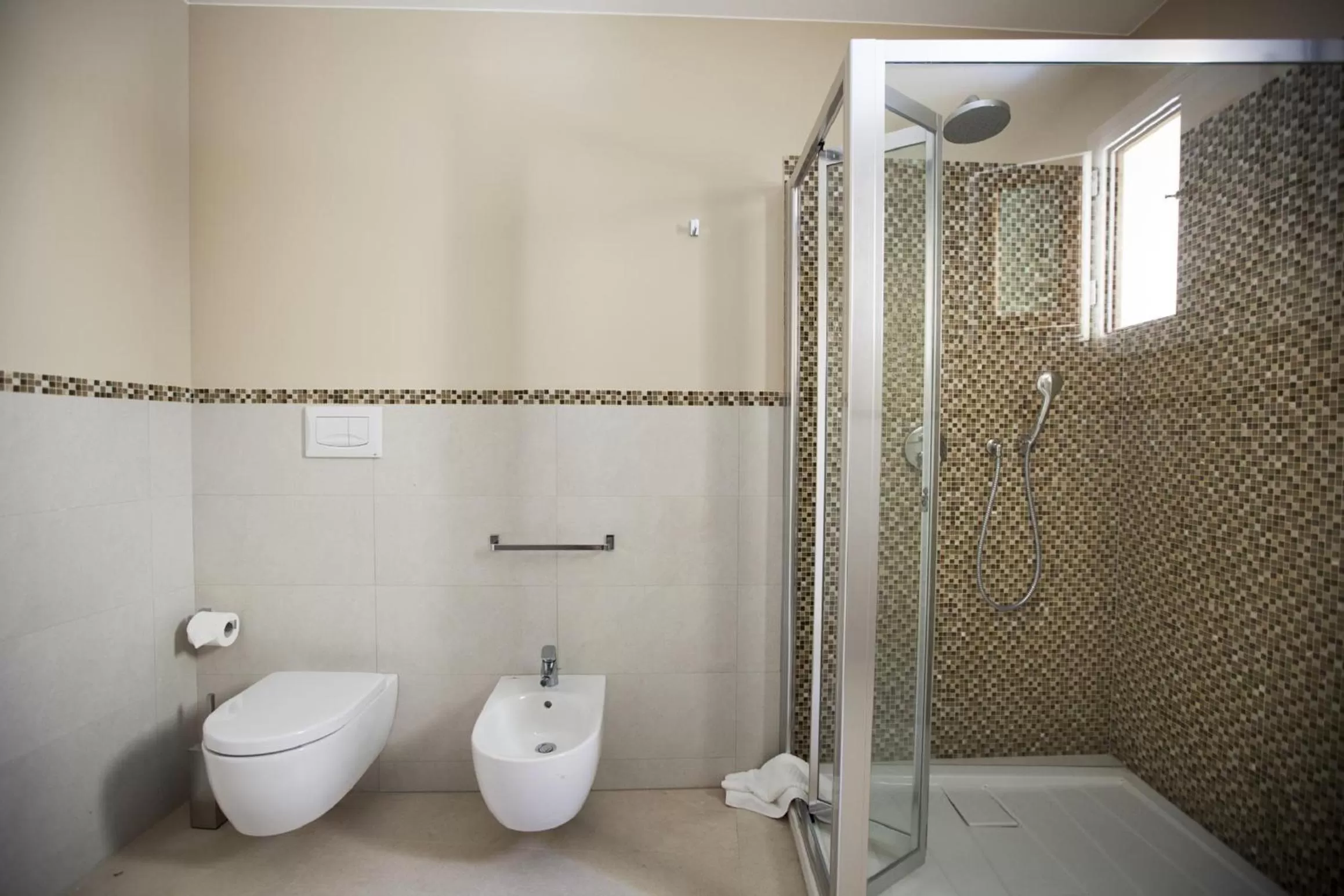 Shower in Central Gallery Rooms- Palazzo D'Ali' Staiti XIX