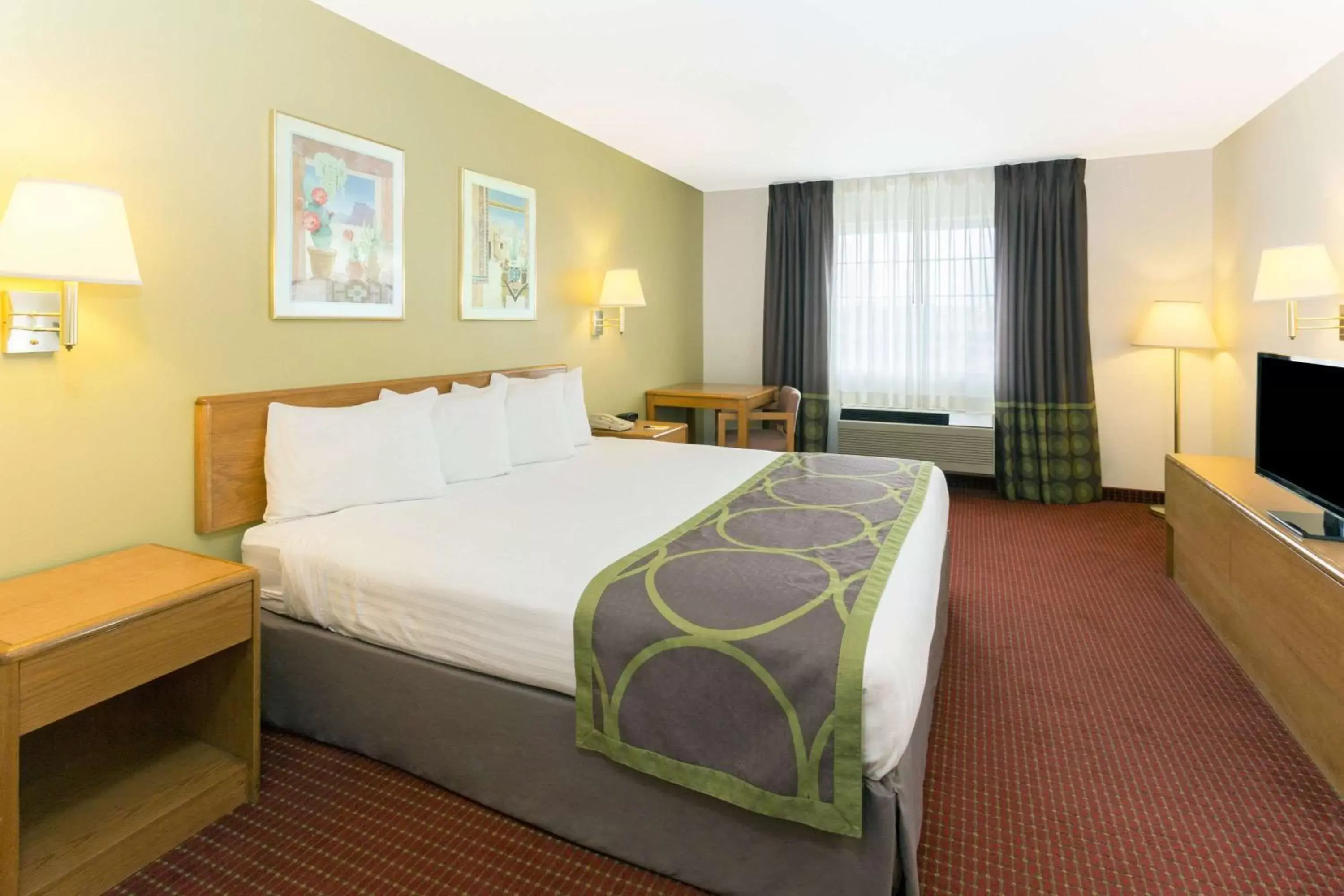 Business King Room - Non-Smoking in Super 8 by Wyndham Verona/Madison Business King Room - Non-Smoking in Super 8 by Wyndham Verona/Madison