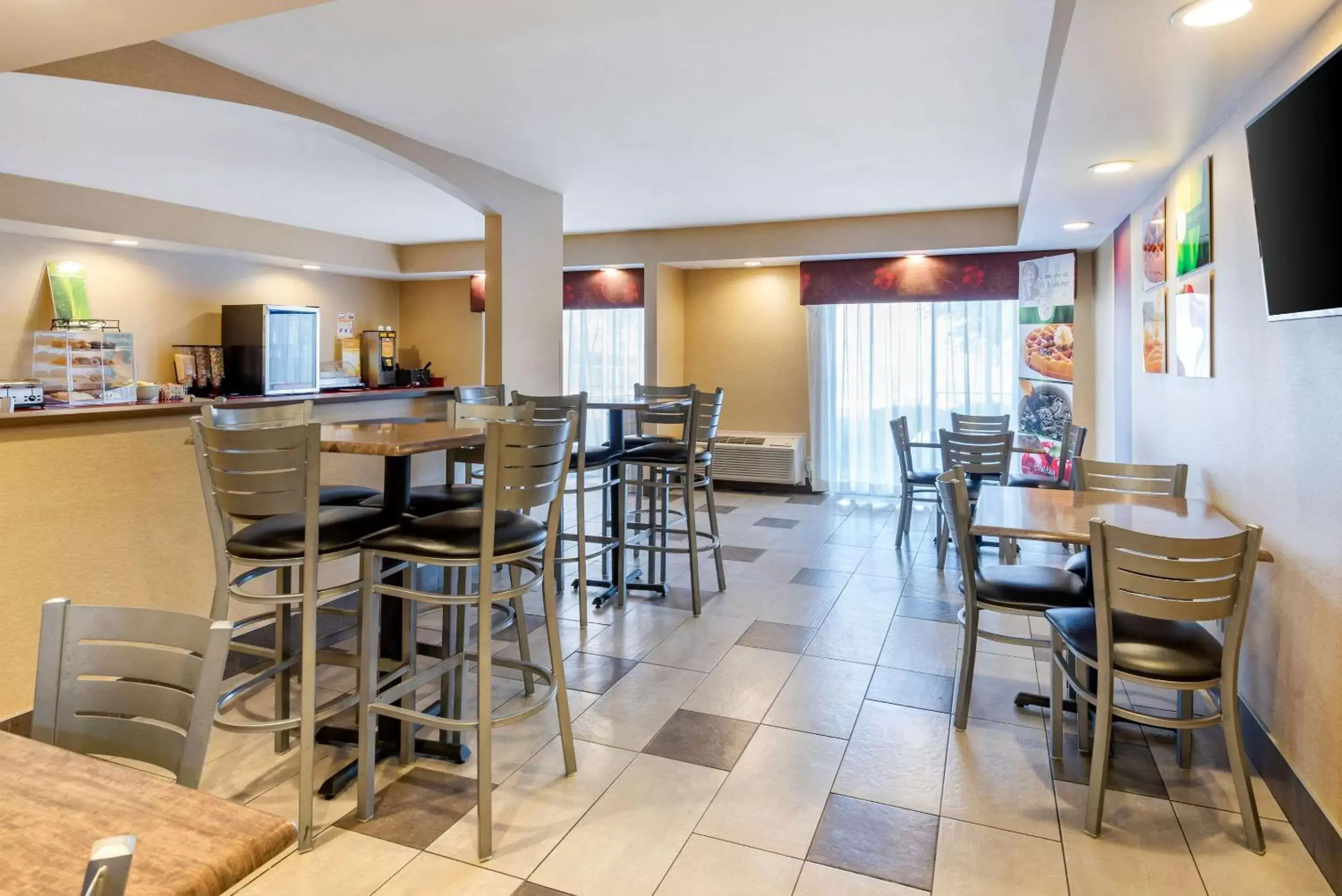 Restaurant/Places to Eat in Quality Inn Falconer - Jamestown