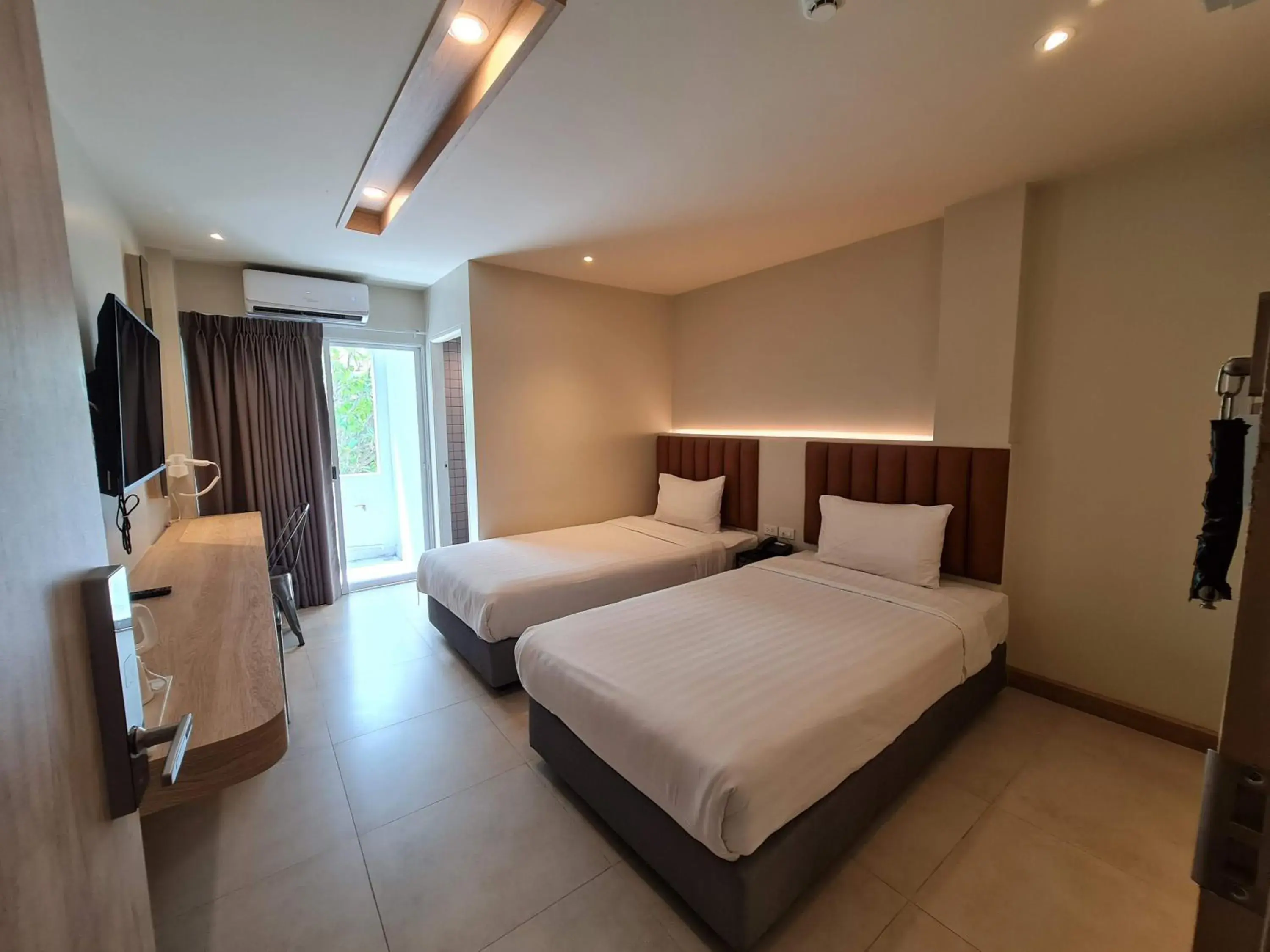 Bedroom in The Phoenix Hotel Bangkok - Suvarnabhumi Airport