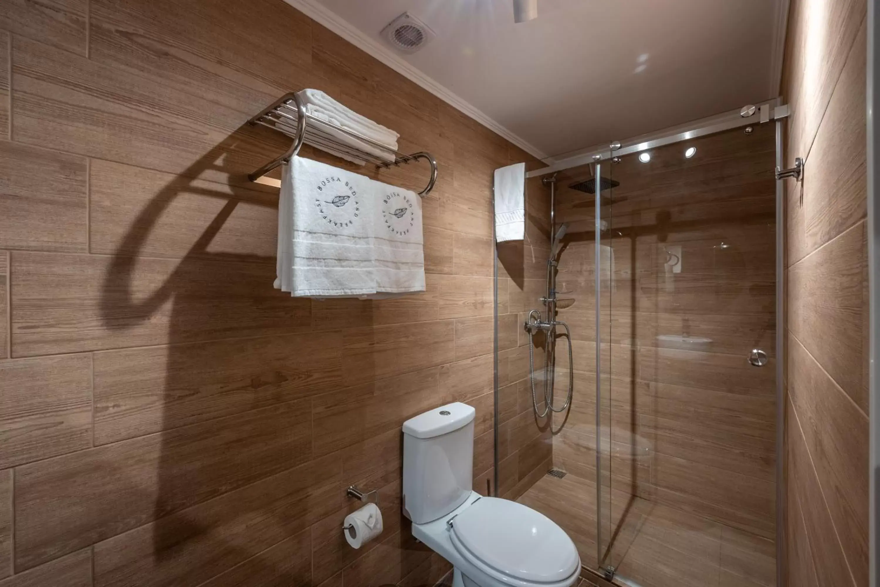 Shower, Bathroom in B&B Bossa Bed Lisbon