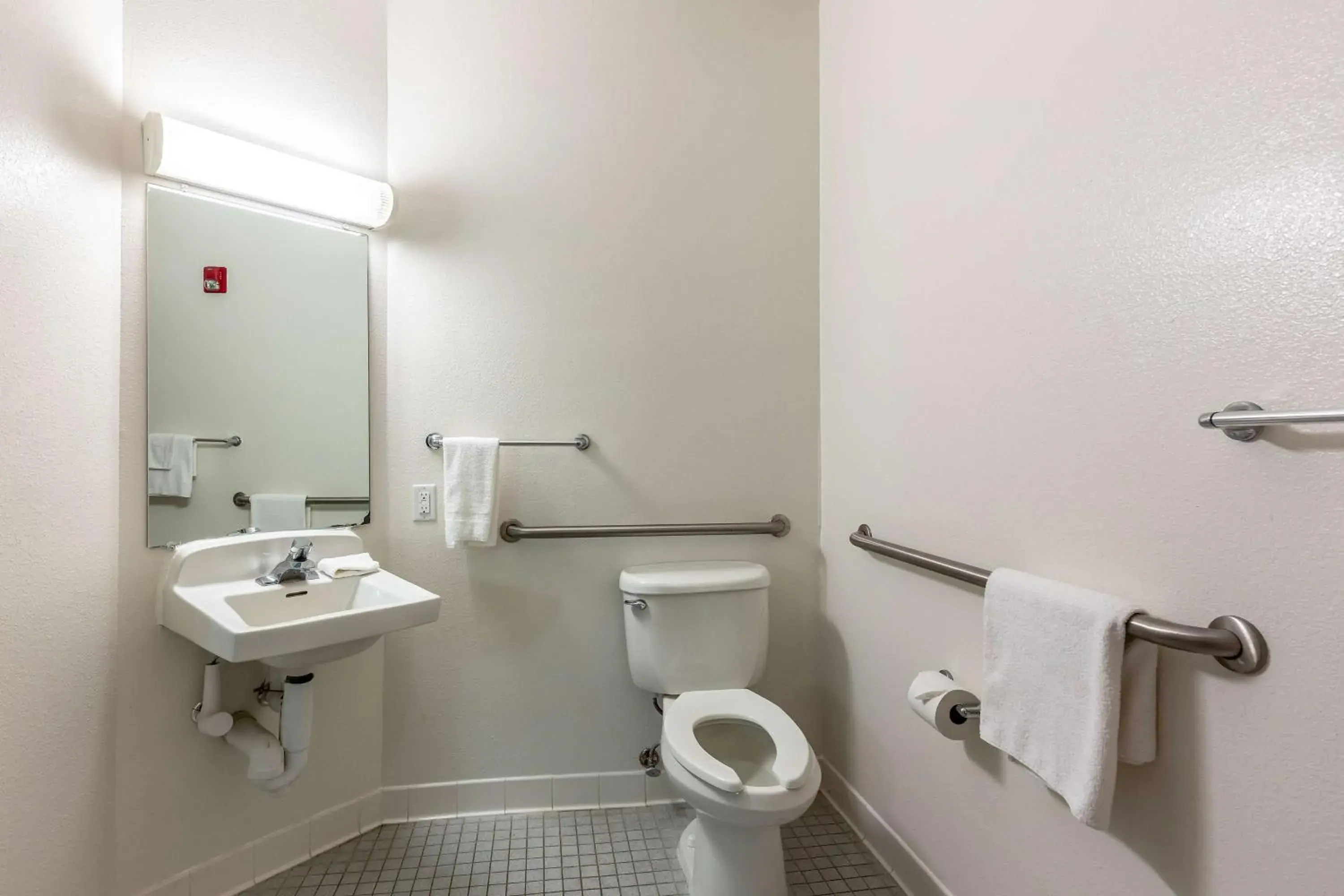 Toilet, Bathroom in Motel 6-Caseyville, IL - Caseyville Il