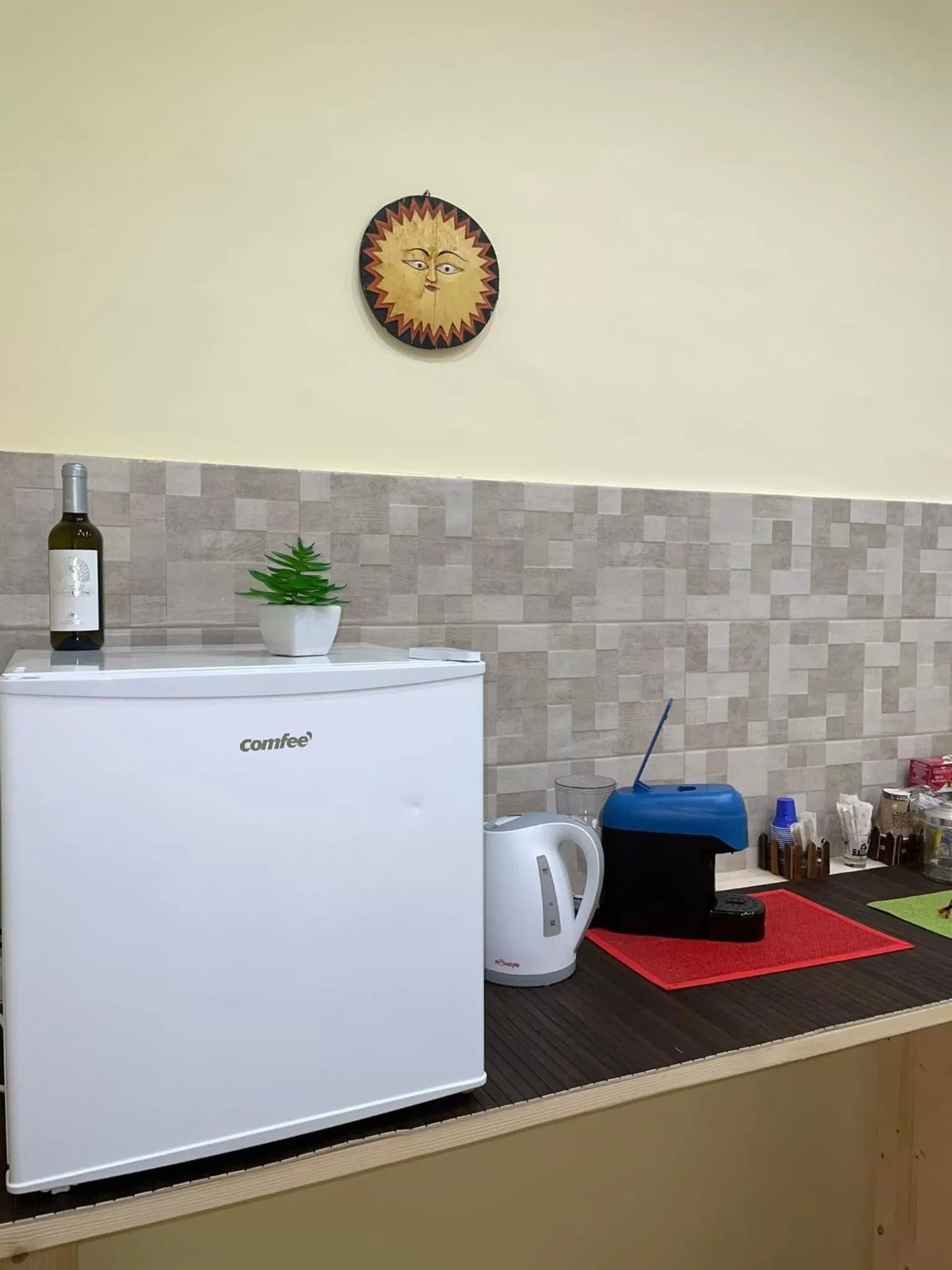 Coffee/tea facilities, Kitchen/Kitchenette in Exclusive B&B