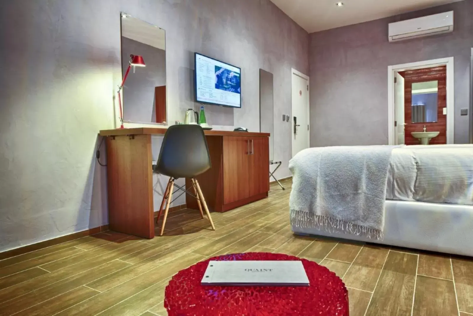 TV and multimedia, TV/Entertainment Center in Quaint Boutique Hotel Xewkija