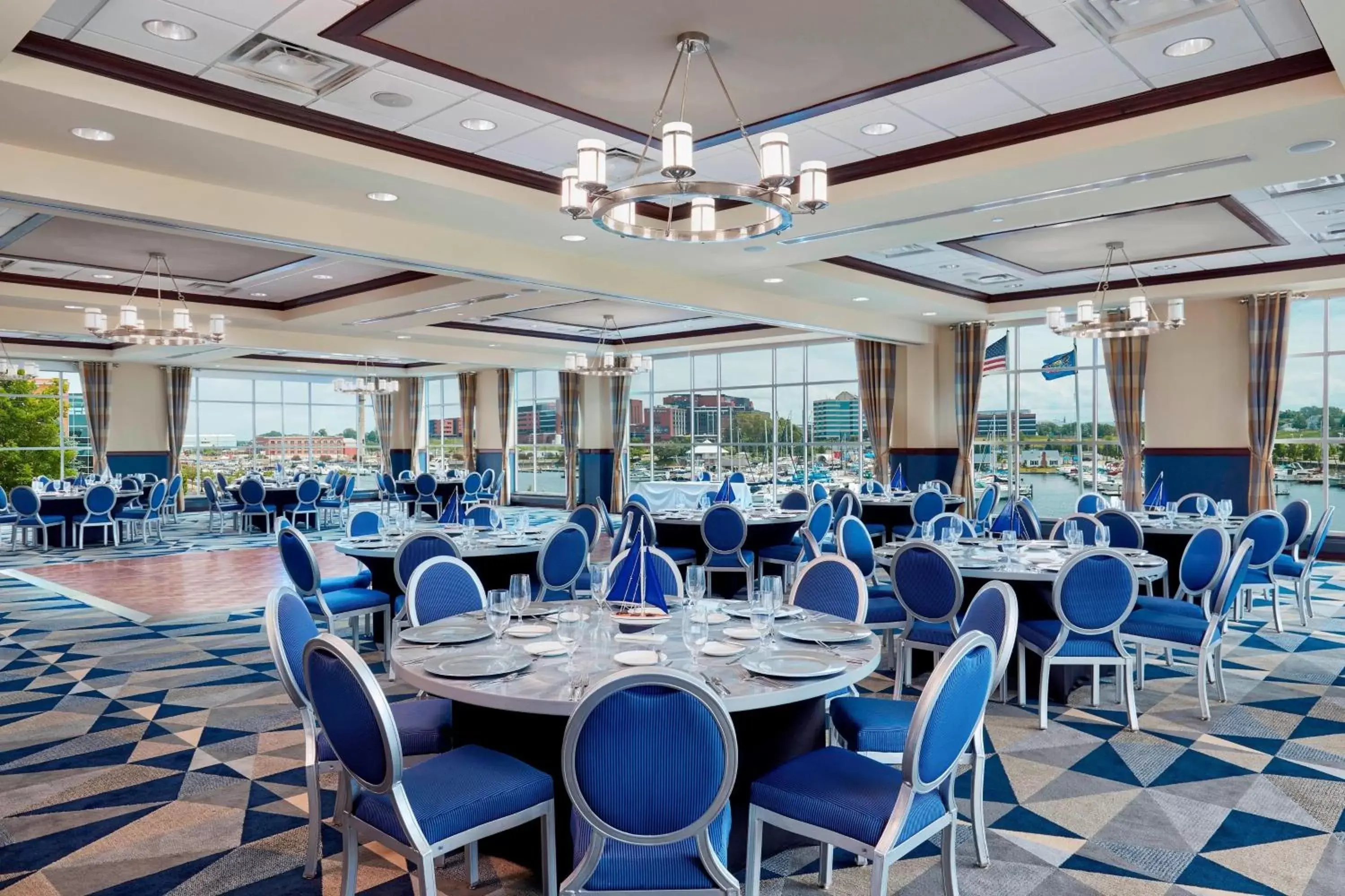 Meeting/conference room, Restaurant/Places to Eat in Sheraton Erie Bayfront Hotel