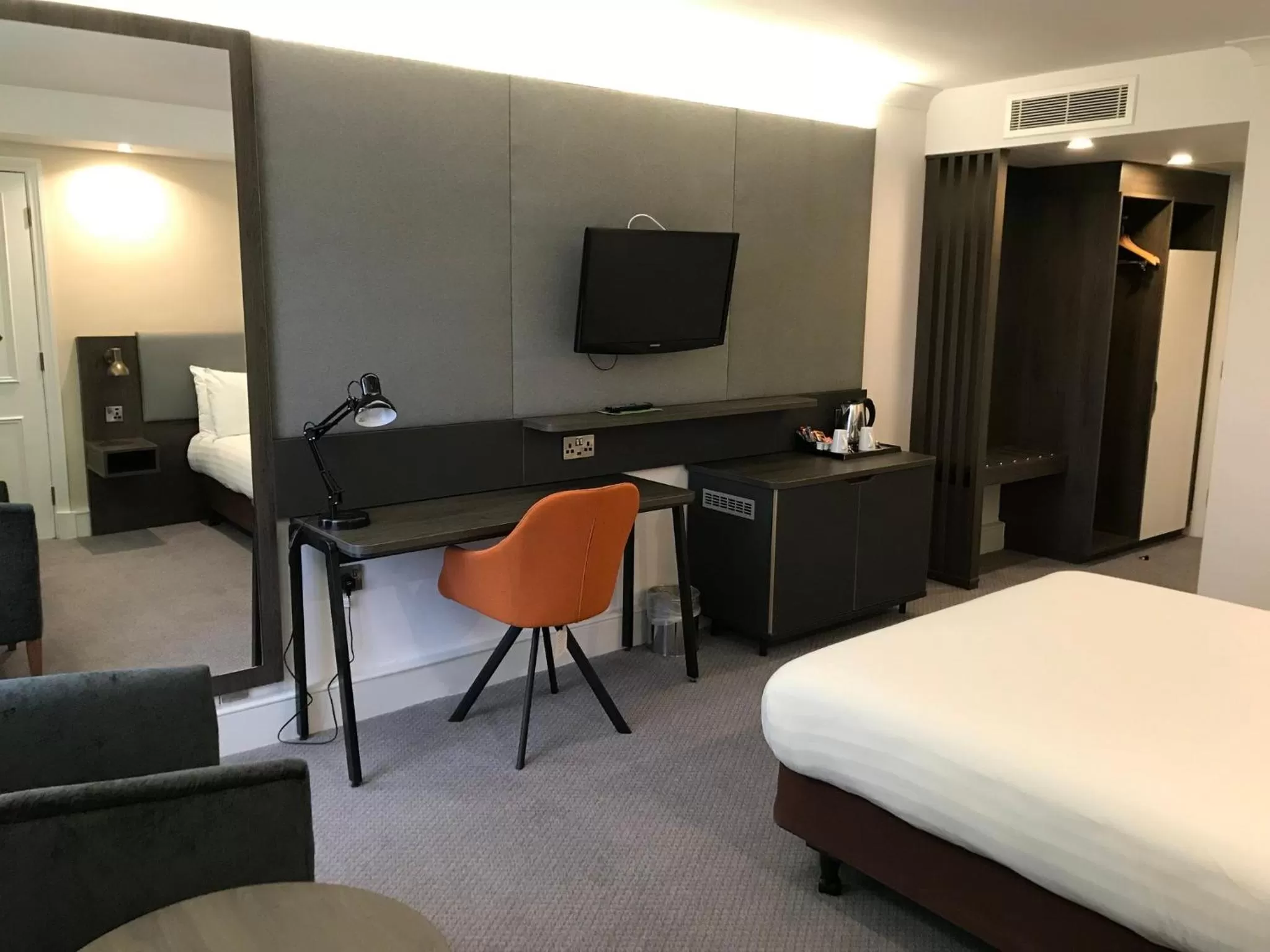 Photo of the whole room, Bed in Holiday Inn Doncaster A1- M Jct 36 by IHG