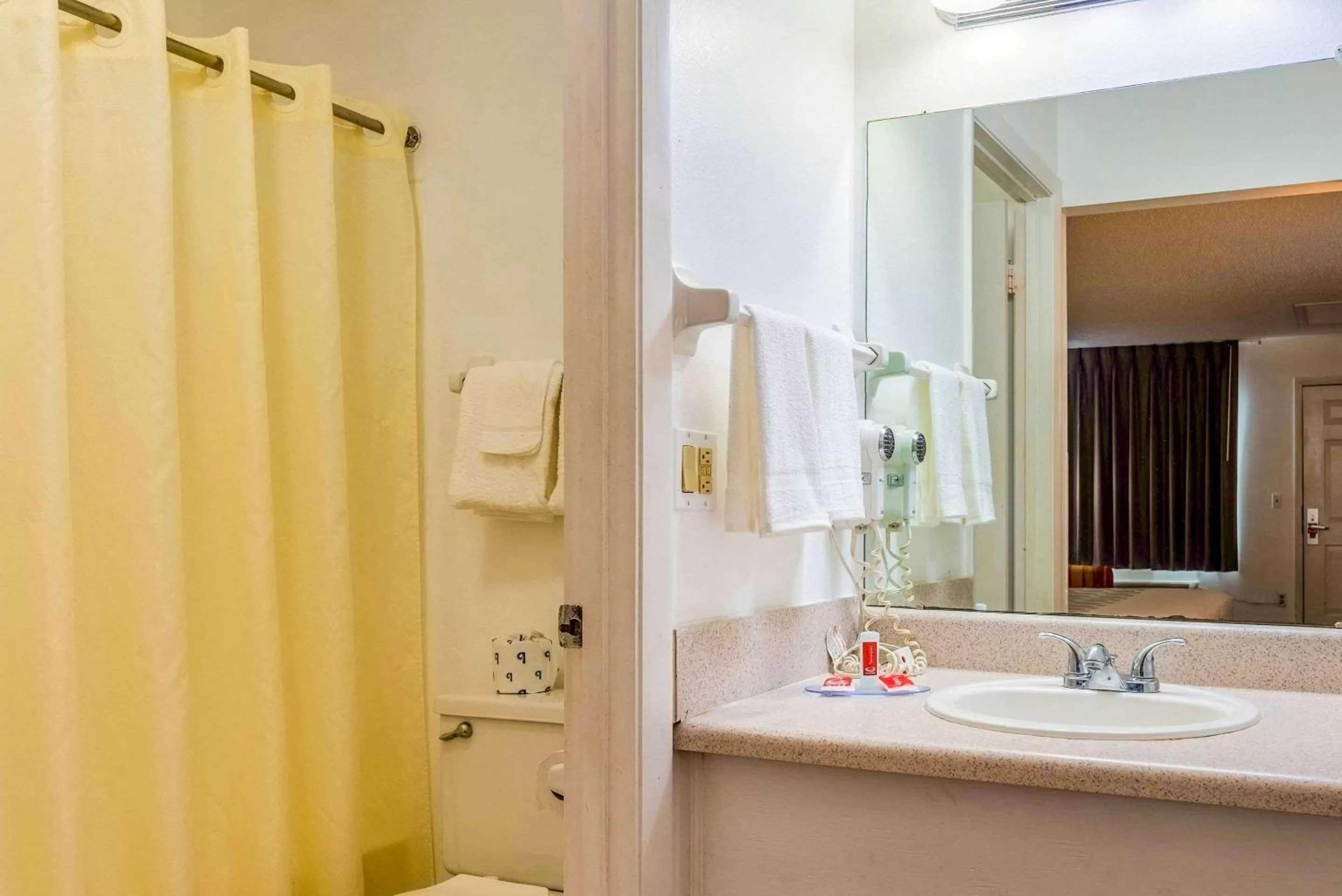 Bathroom in Econo Lodge