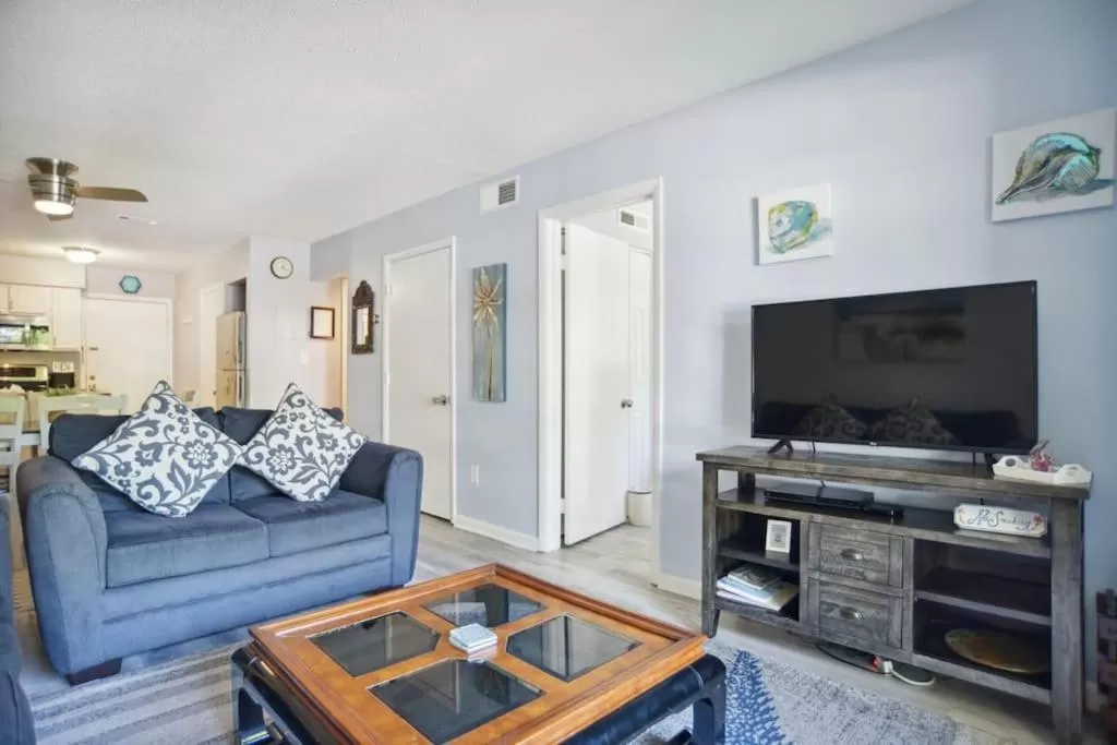 5 stars Peaceful Condo - 7 min walk to the beach