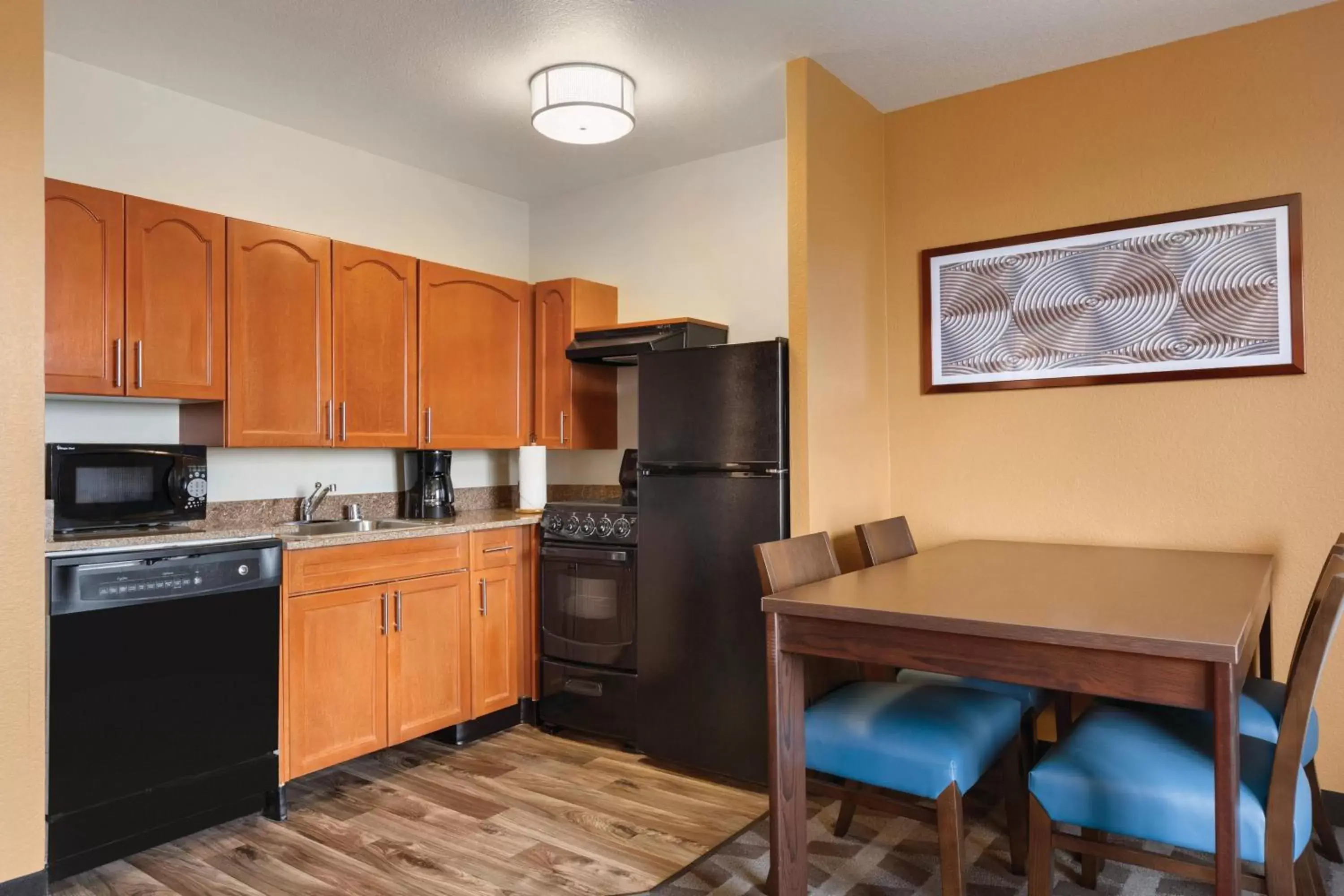 Kitchen or kitchenette, Kitchen/Kitchenette in TownePlace Suites by Marriott Boulder Broomfield/Interlocken