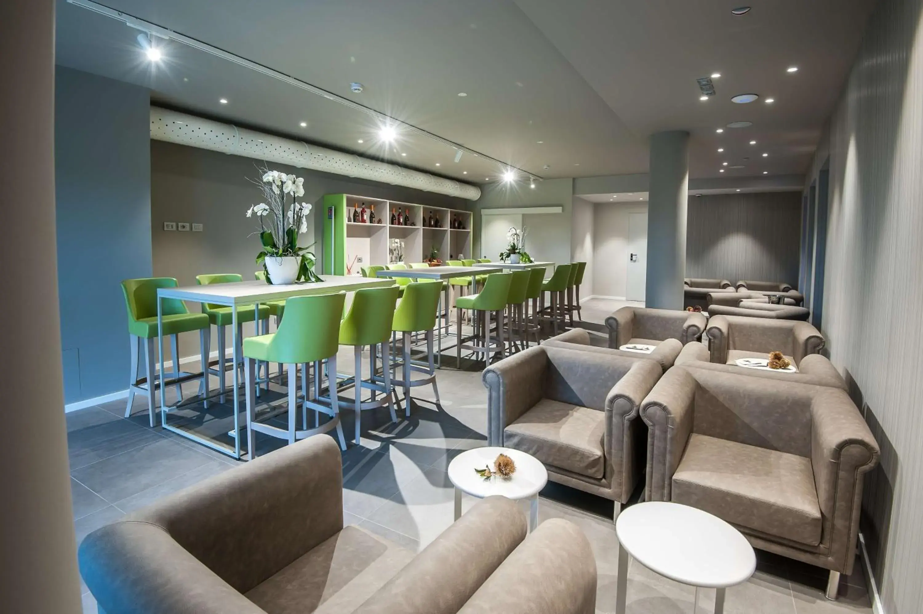Lounge or bar, Restaurant/Places to Eat in Hotel Horizon Wellness & Spa Resort; Best Western Signature Collection