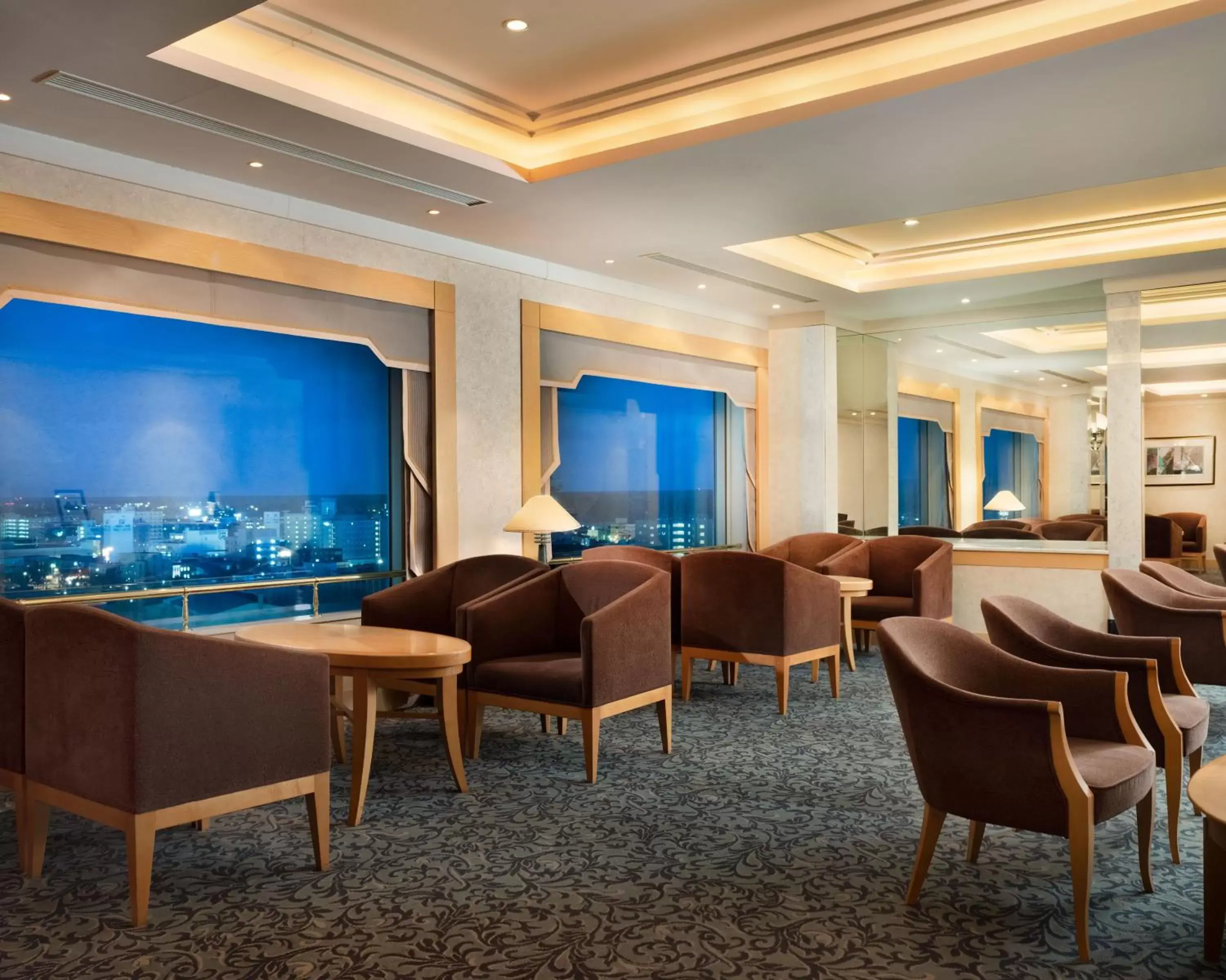 Lounge or bar in ANA Crowne Plaza Chitose, an IHG Hotel