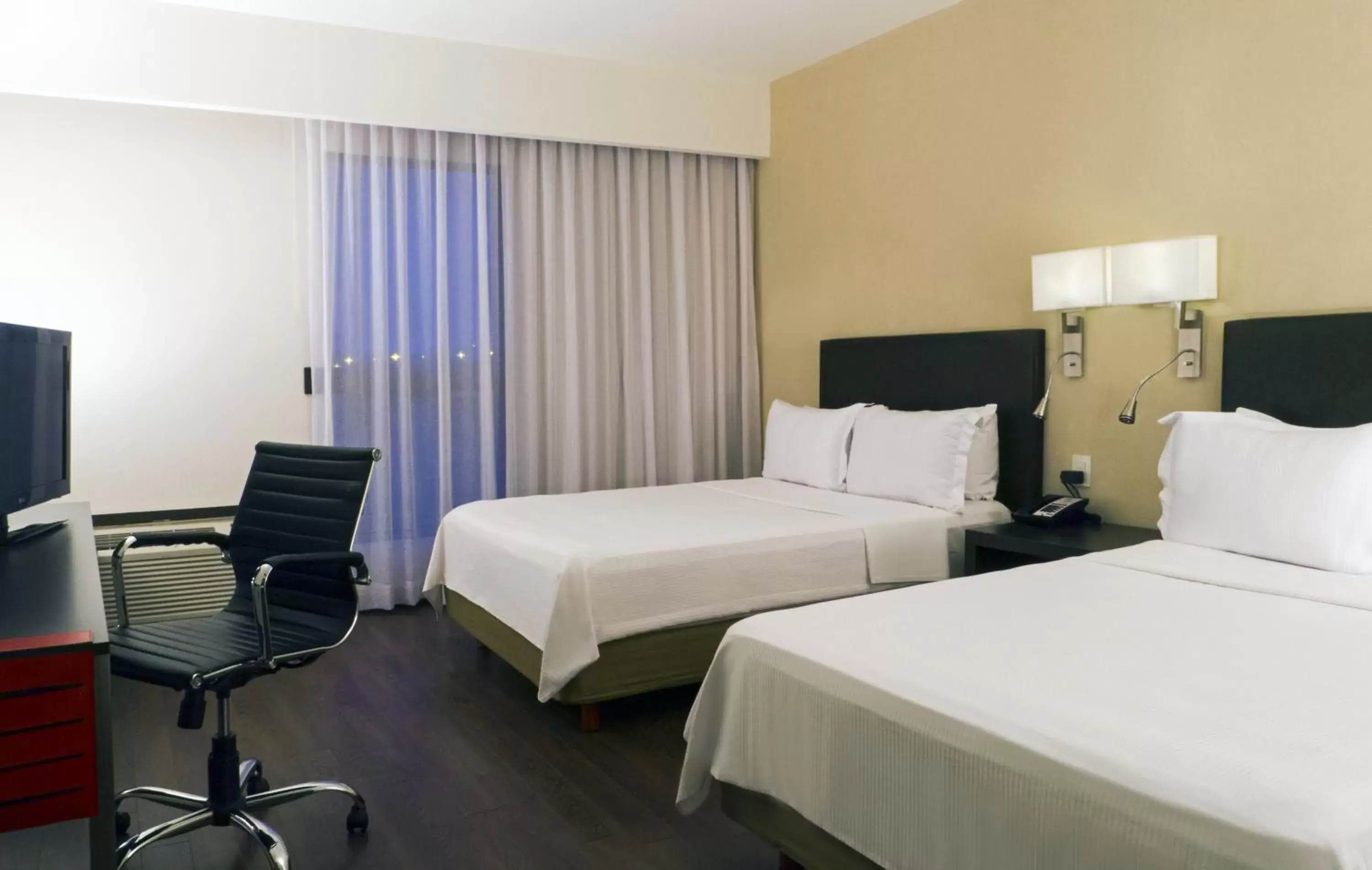 Bedroom, Bed in Fiesta Inn Leon Bedroom, Bed in Fiesta Inn Leon