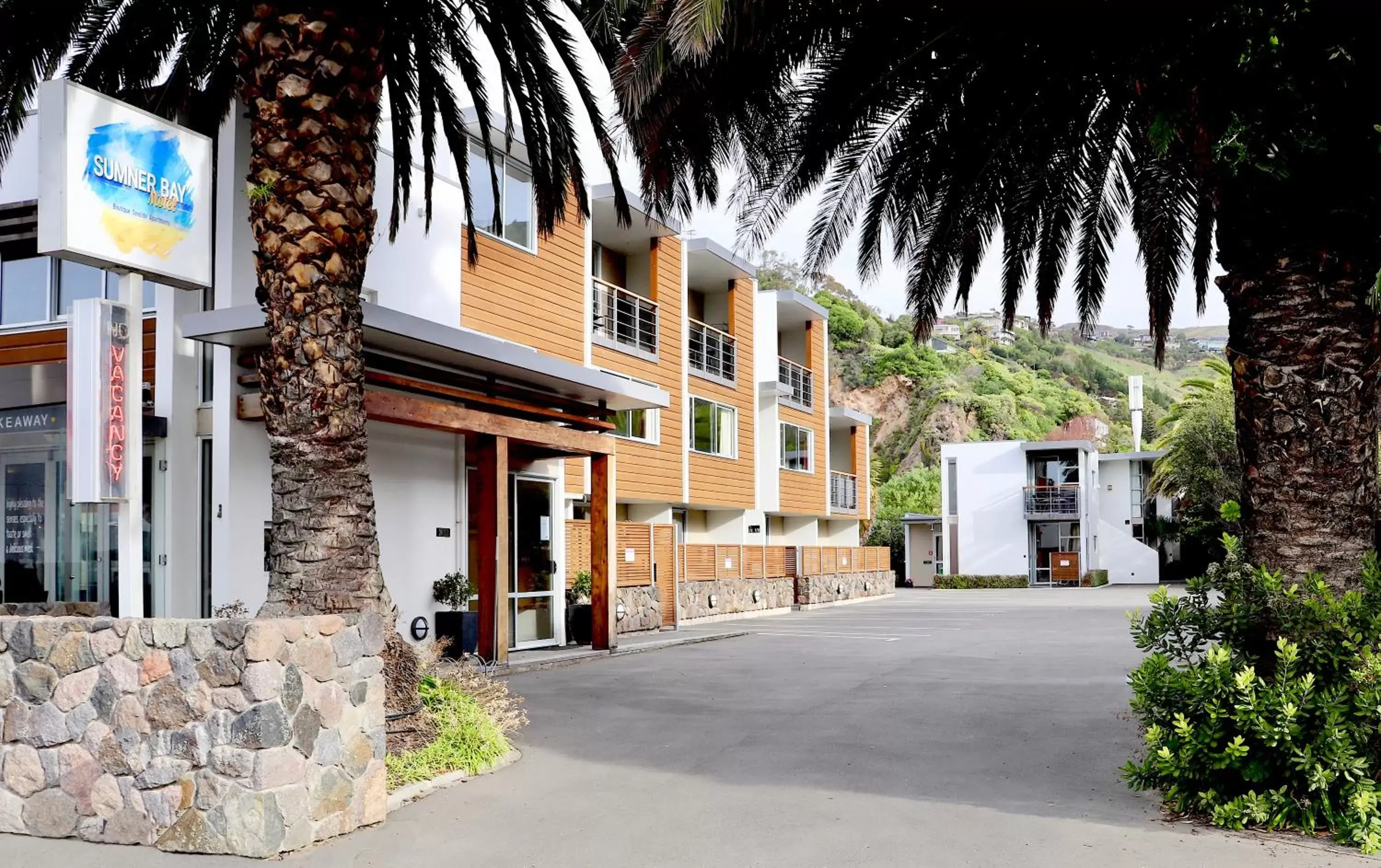 Facade/entrance, Property Building in Sumner Bay Motel