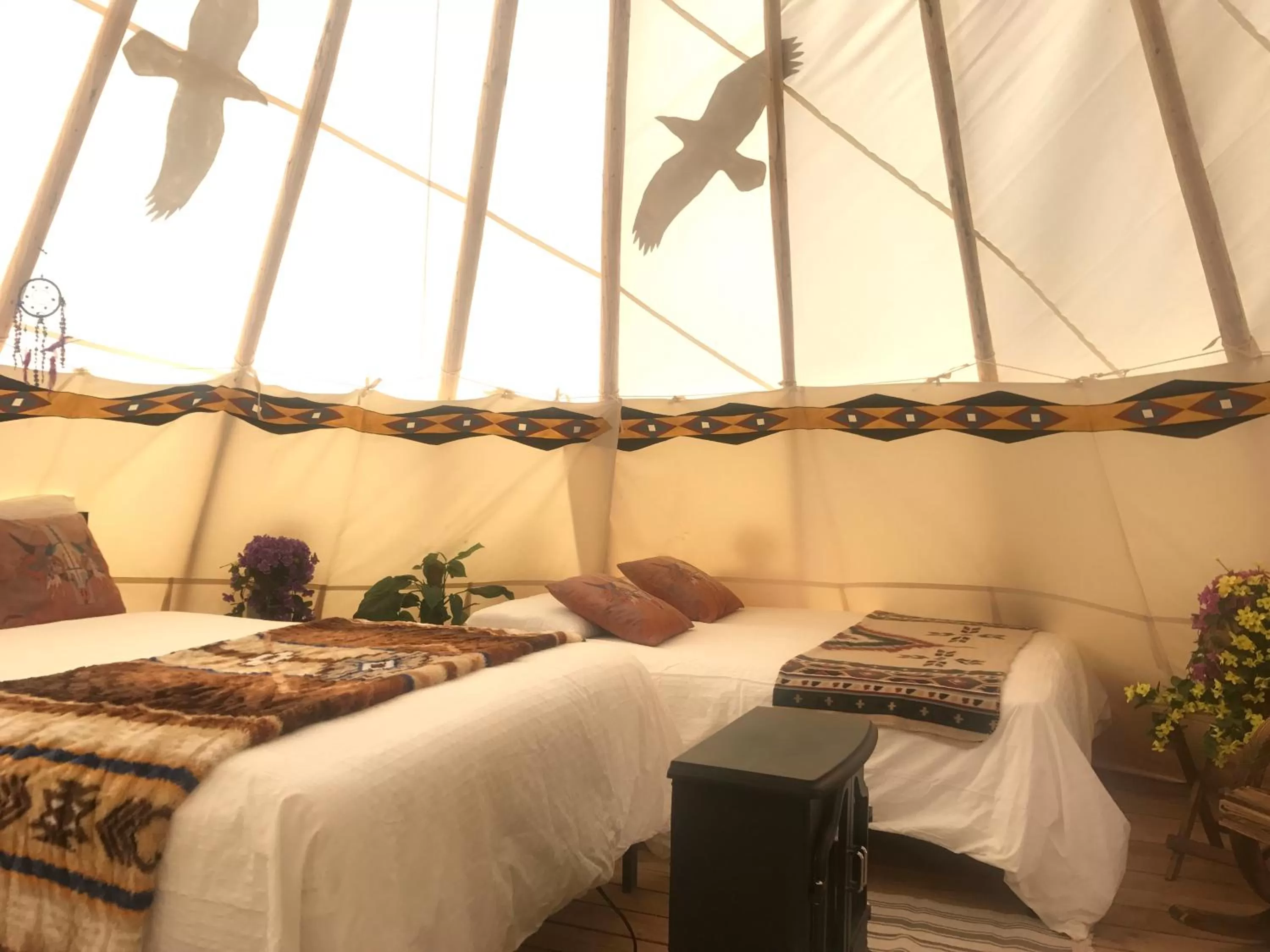 Bed in Olancha RV Park and Motel