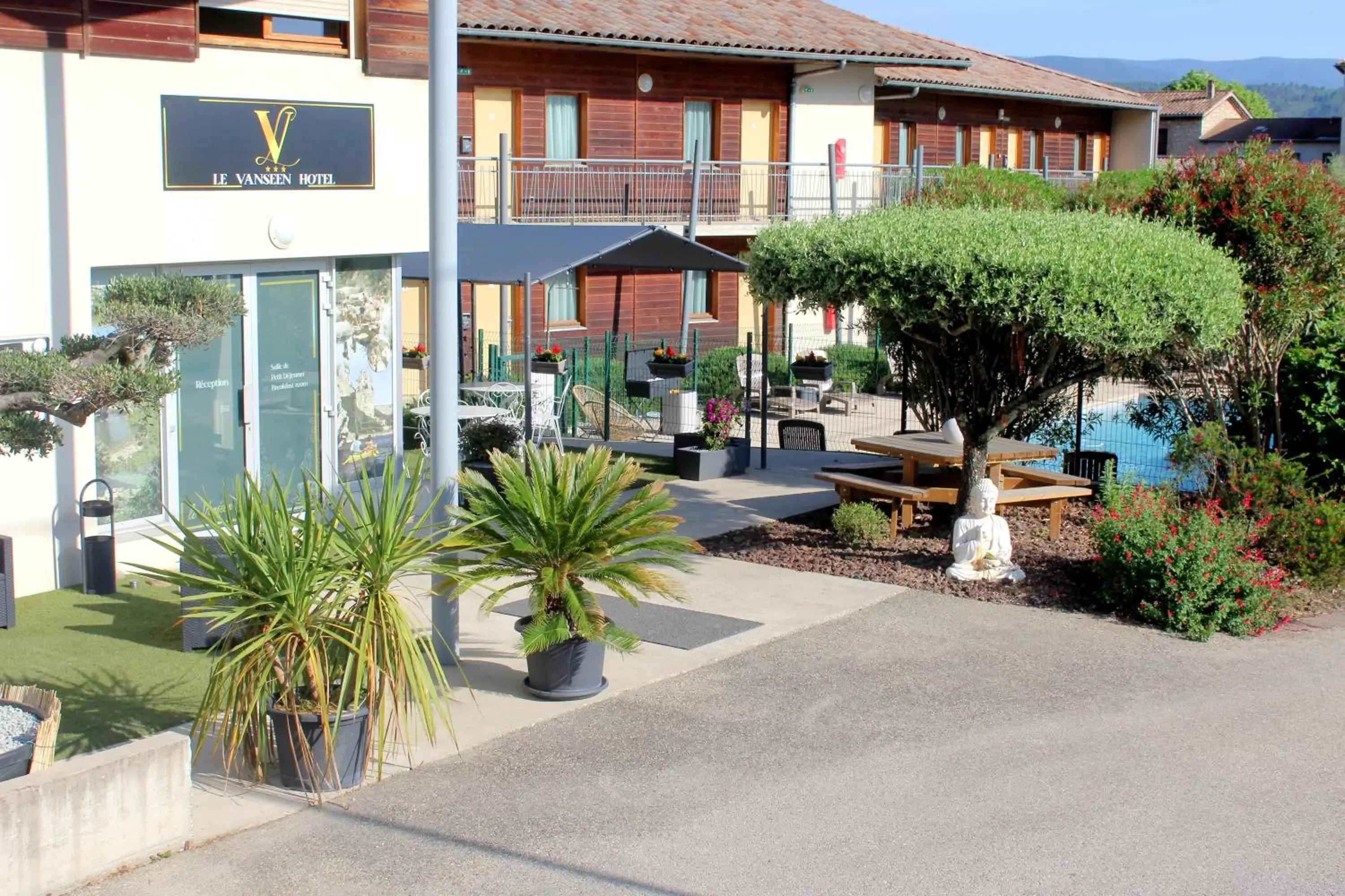 Facade/entrance in Hotel Le Vanséen