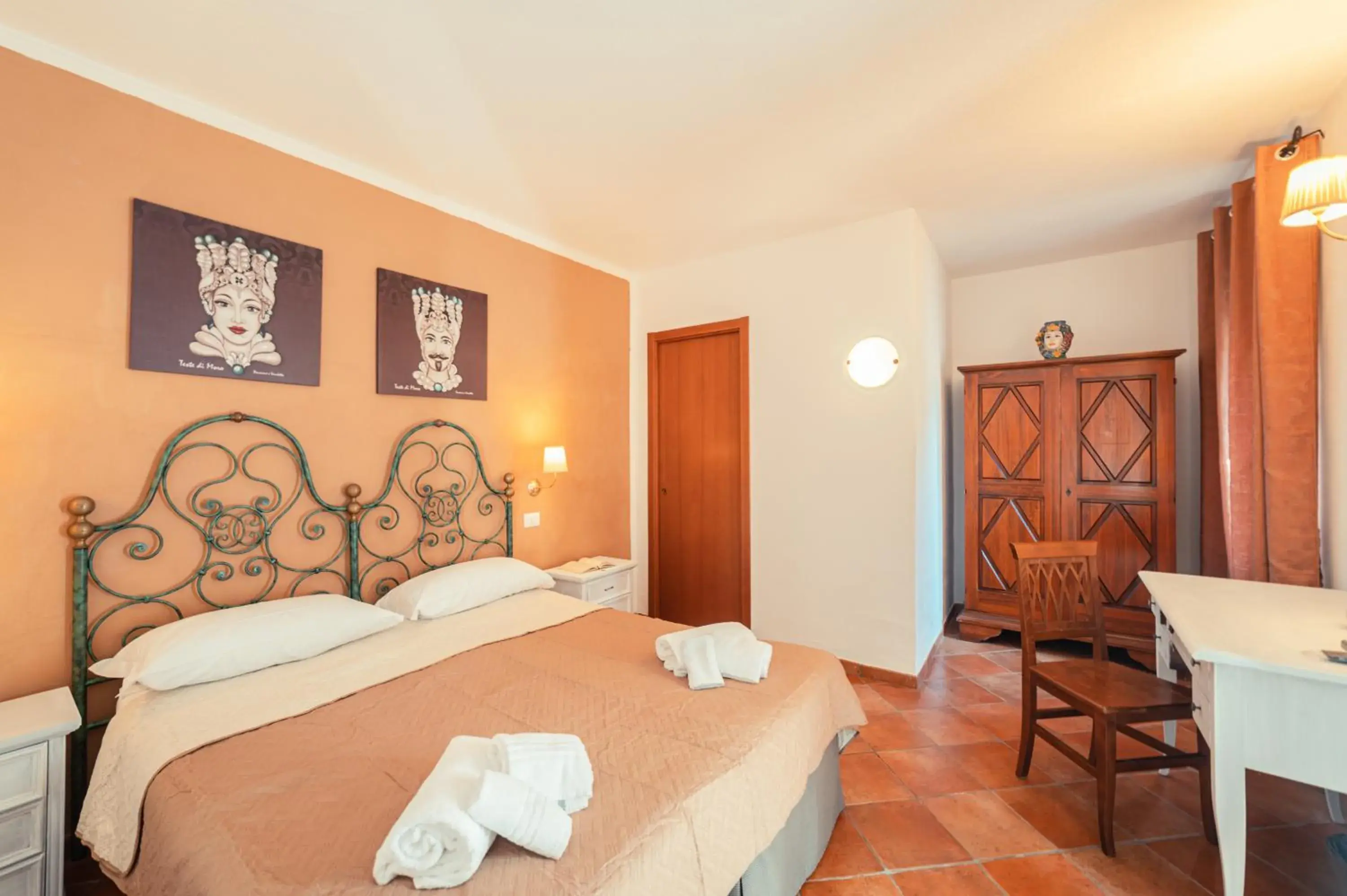 Bed in Taormina Garden Hotel