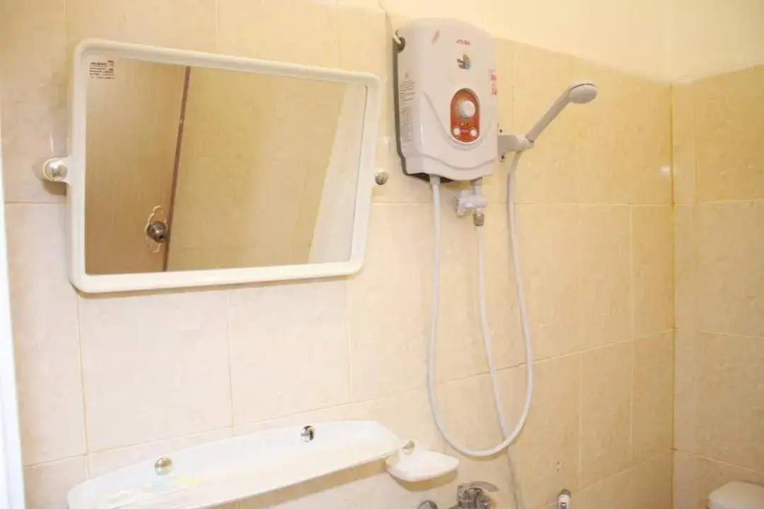 Shower, Bathroom in Siem Reap Comforts Hostel