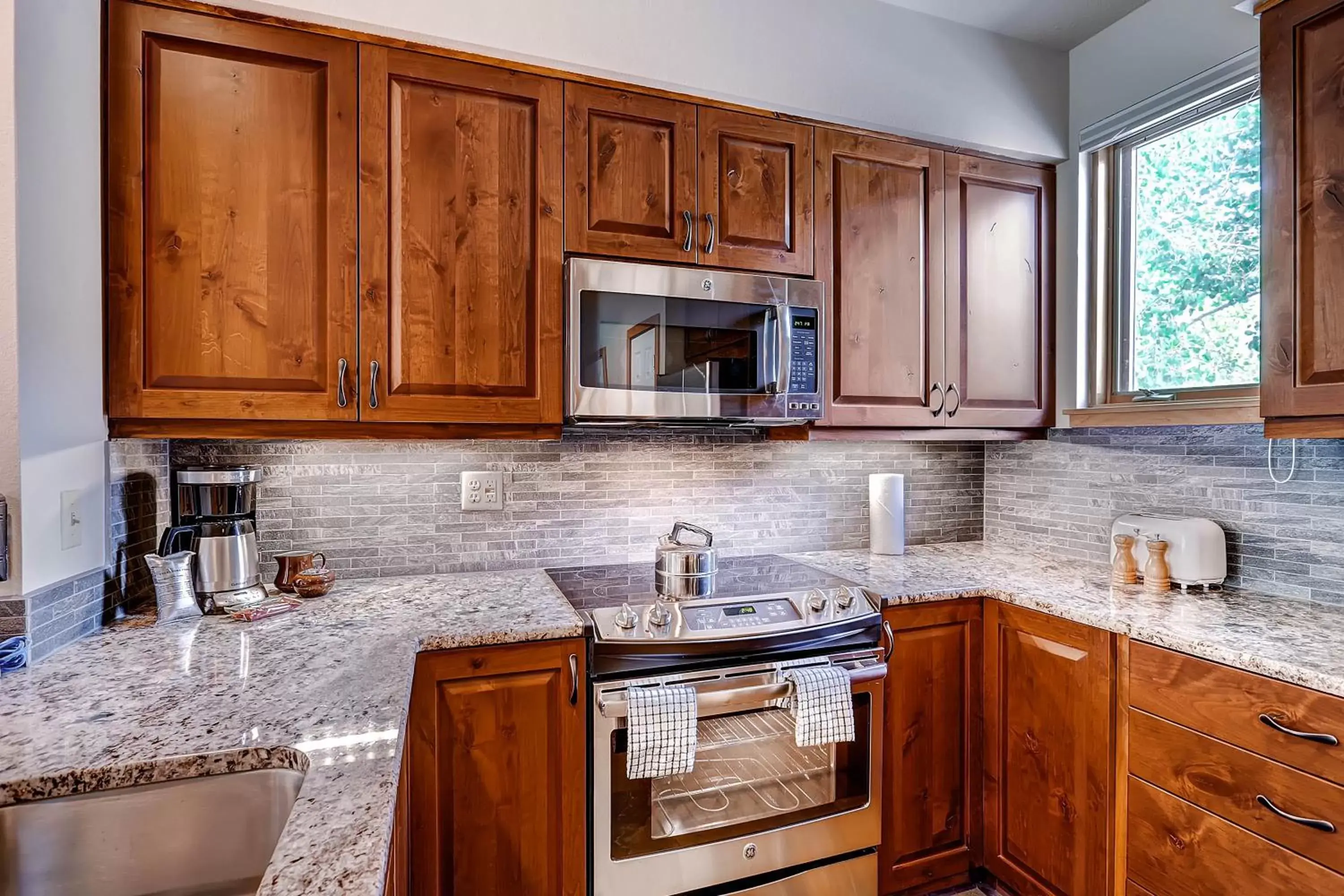 Kitchen/Kitchenette in Lakeside Village by Keystone Resort