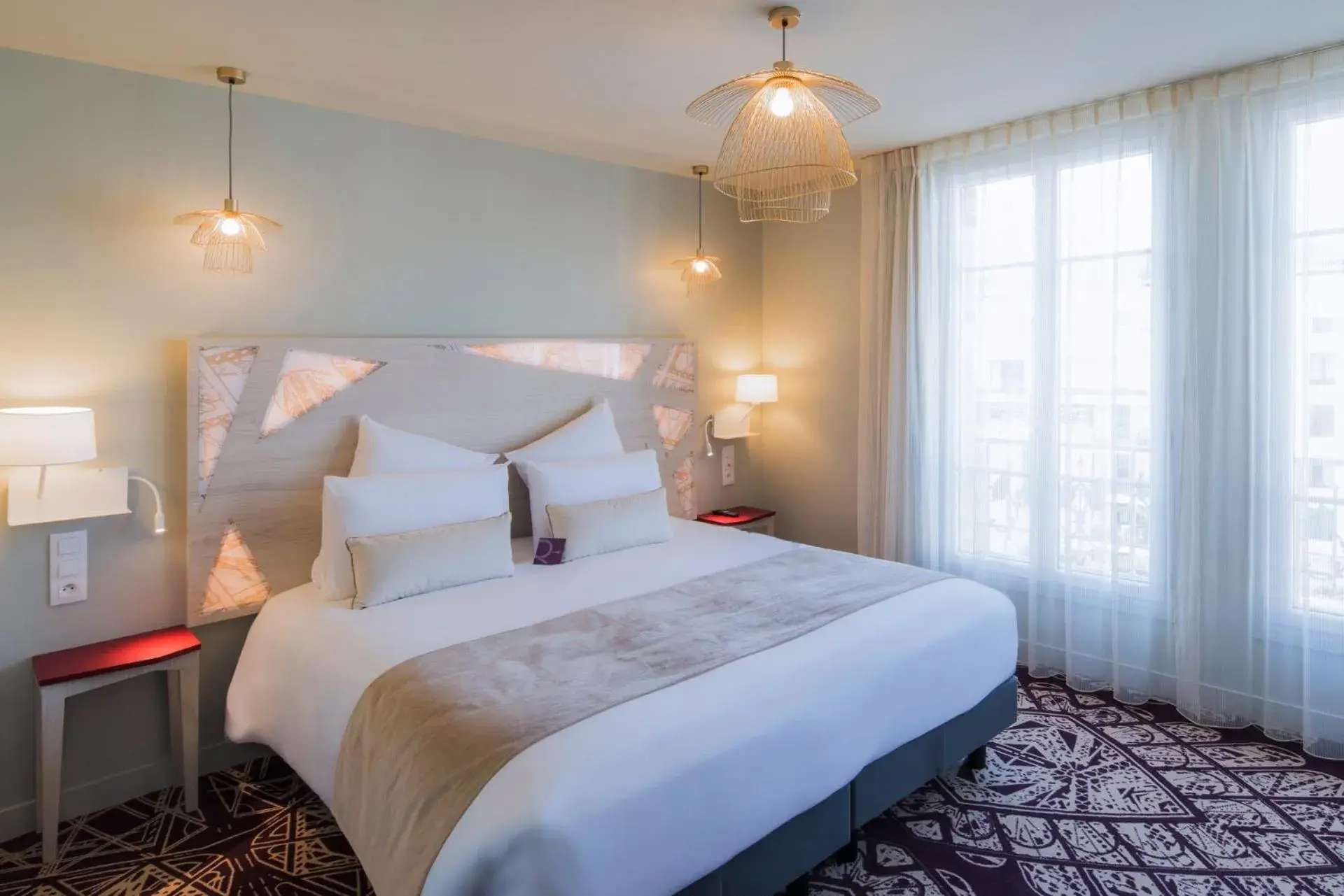 Photo of the whole room, Bed in Mercure Paris Pont de Levallois Neuilly