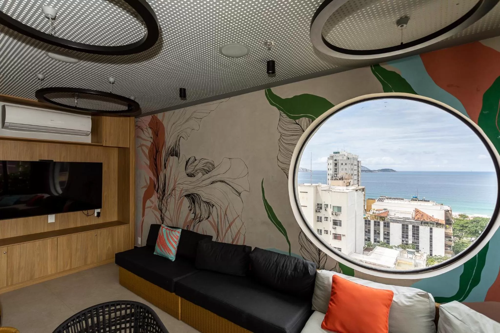 Communal lounge/ TV room in Mar Ipanema Hotel