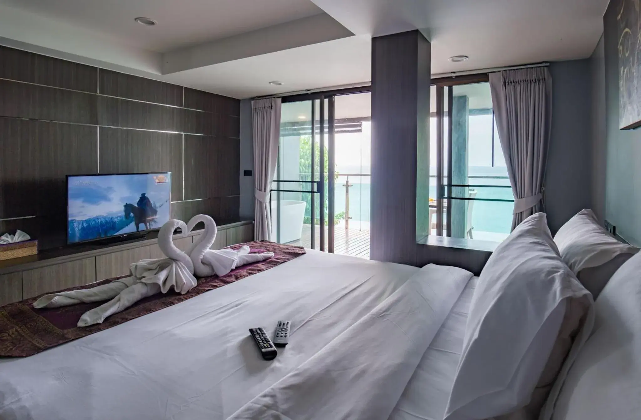 Bed in Cliff Lanta Suite-Koh Lanta Krabi