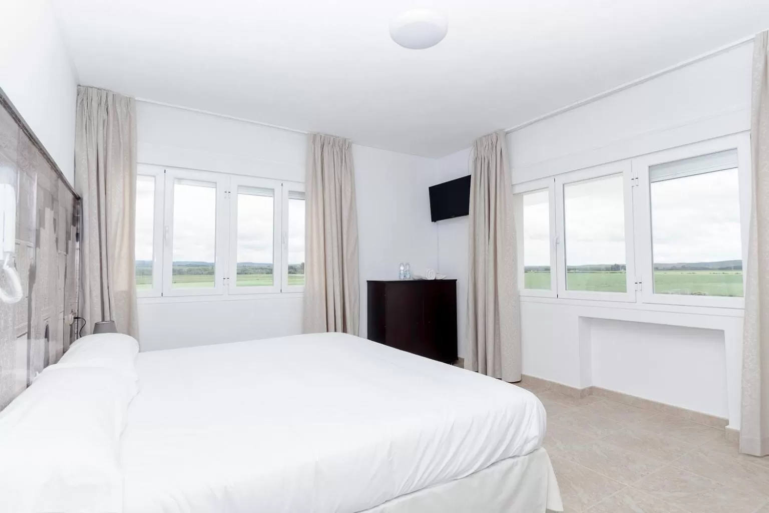 Day, Bed in Hacienda Guadalquivir