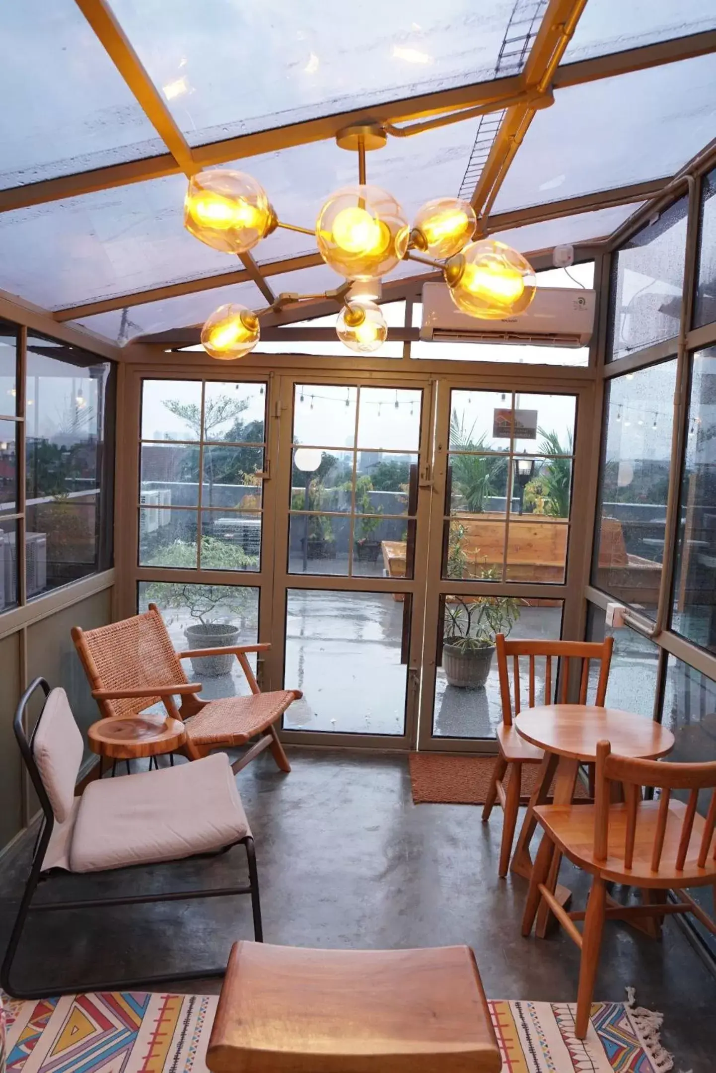 Lounge or bar in Tuju Abuserin Syariah Lounge or bar in Tuju Abuserin Syariah