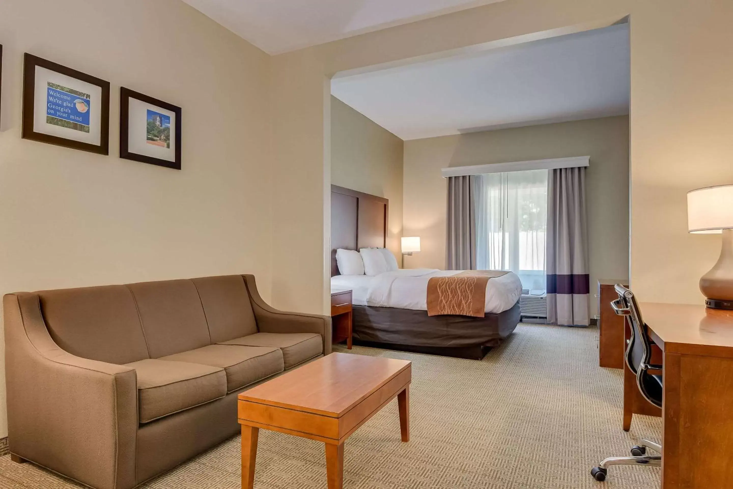 Photo of the whole room, Seating Area in Comfort Inn & Suites Gordon HWY