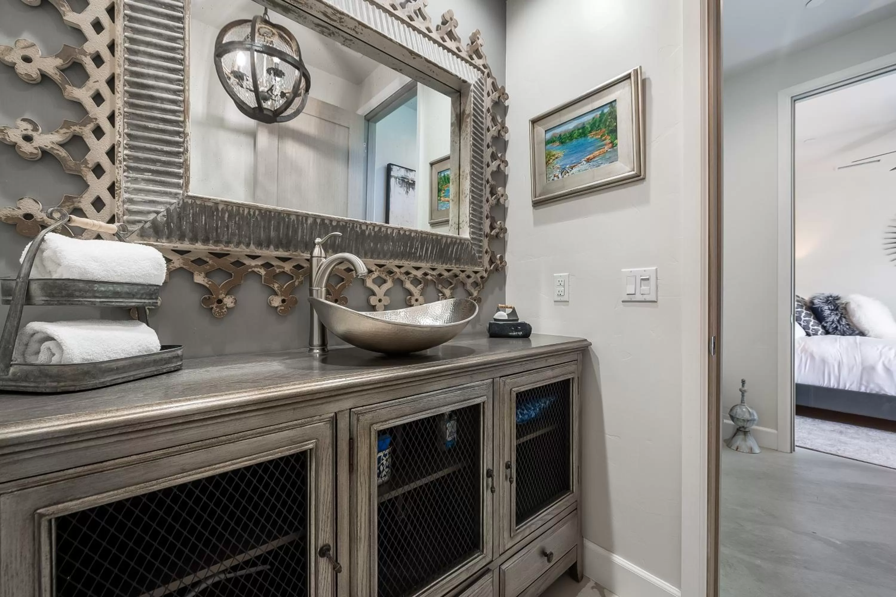 Bathroom, Bed in Domaine Chardonnay