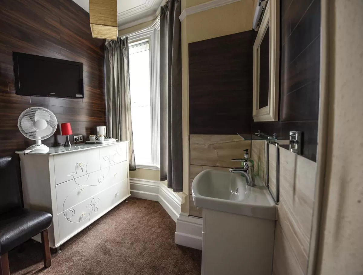 TV and multimedia in Victoria Park Hotel