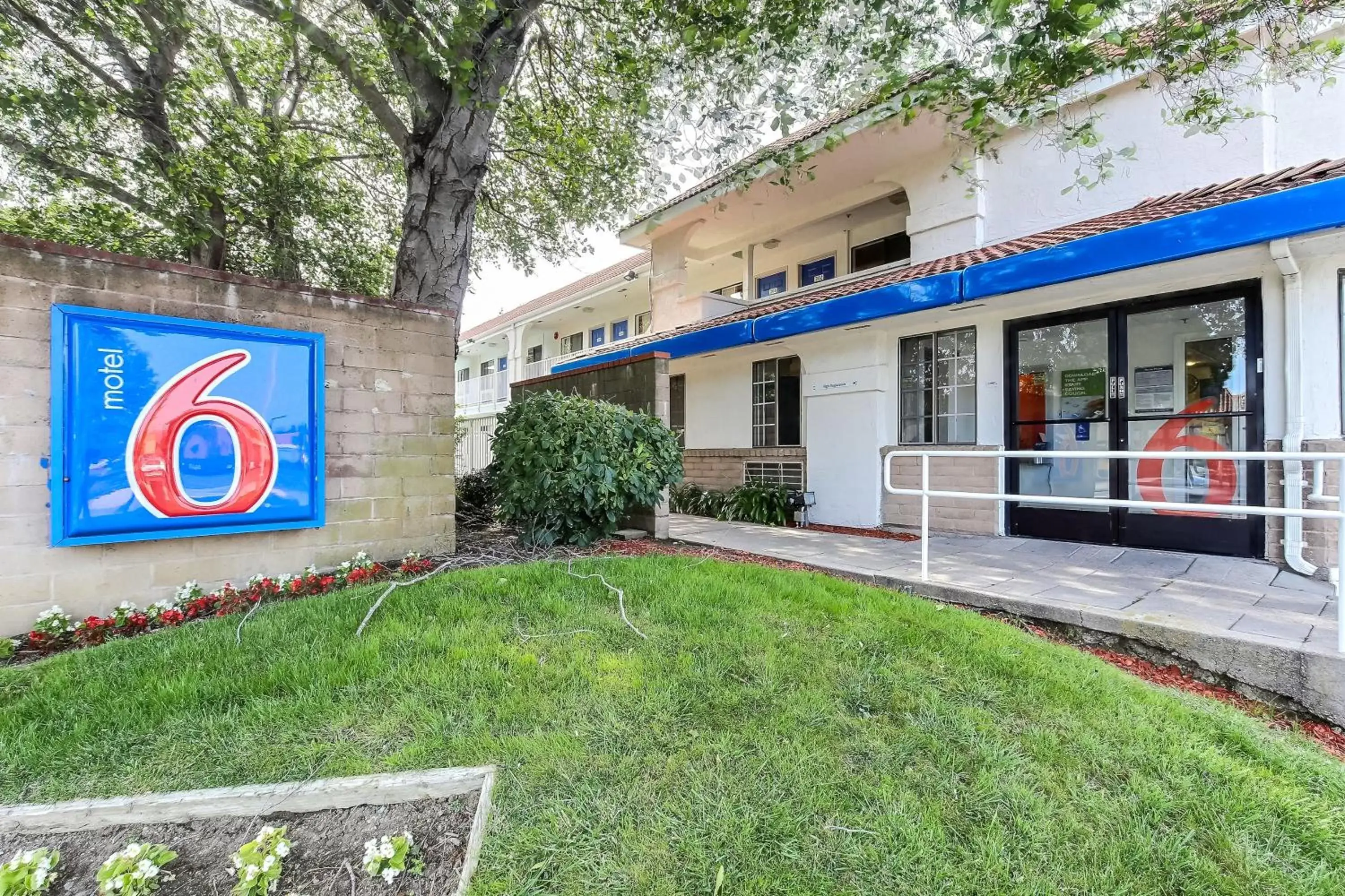 Property logo or sign, Property Building in Motel 6-Pinole, CA