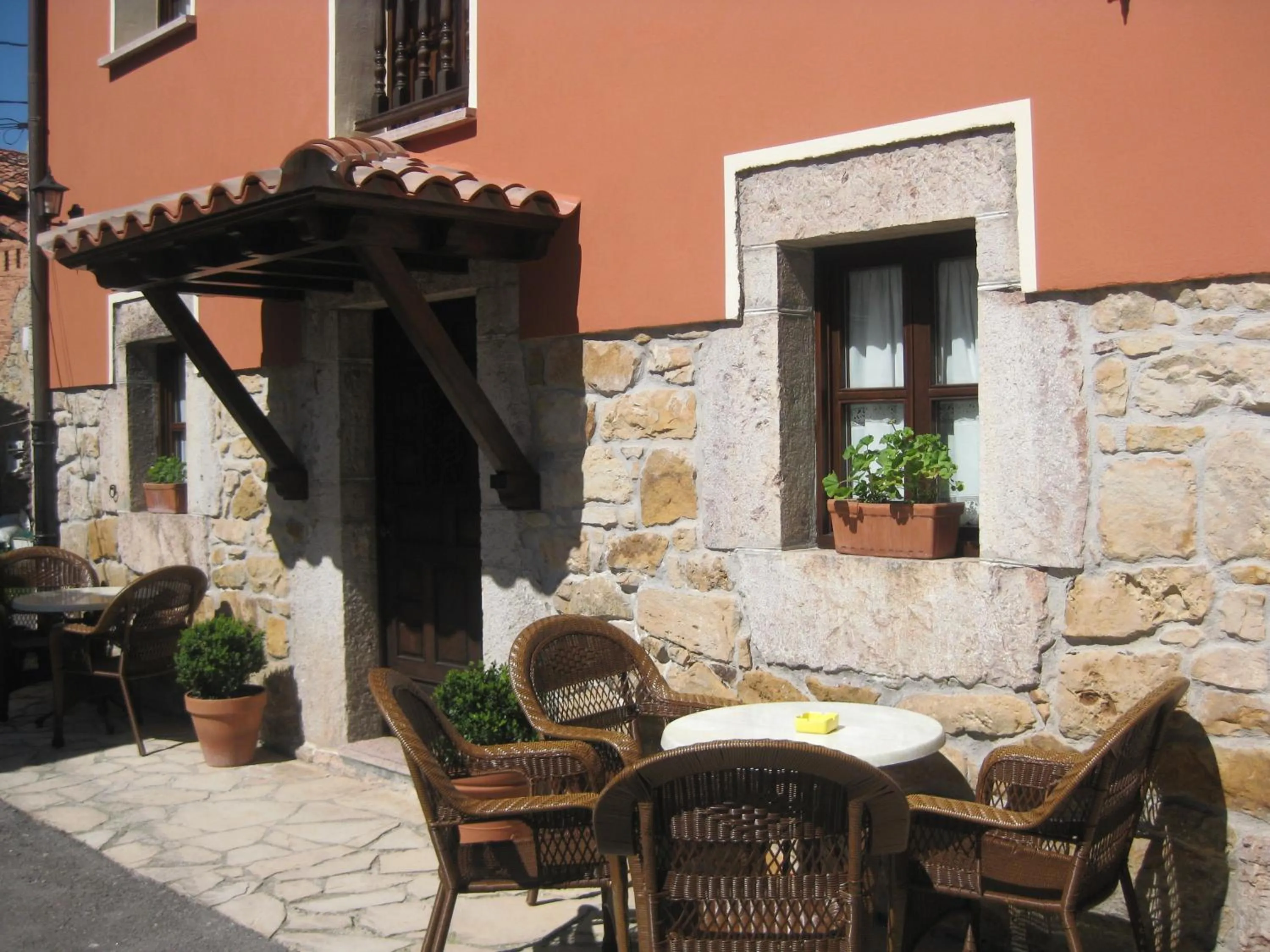 Property building in Hotel Rural Entremontes