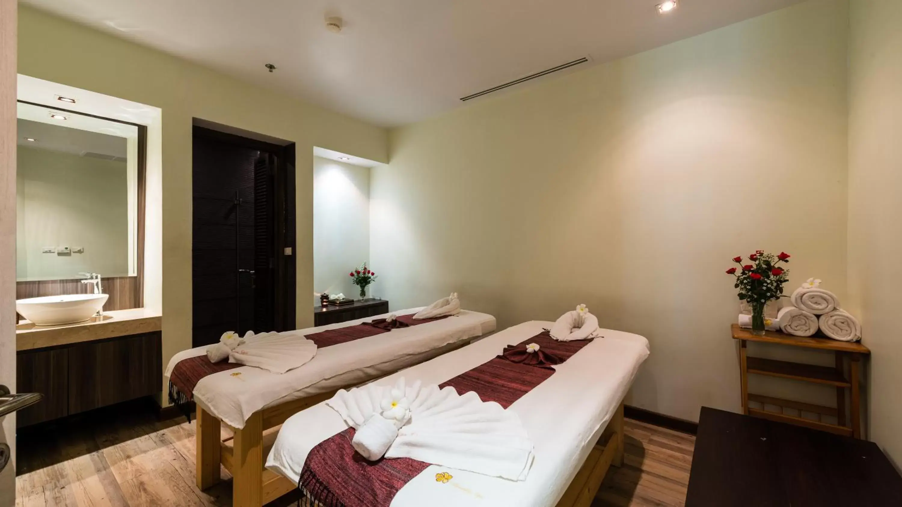 Spa and wellness centre/facilities, Spa/Wellness in Chatrium Hotel Royal Lake Yangon