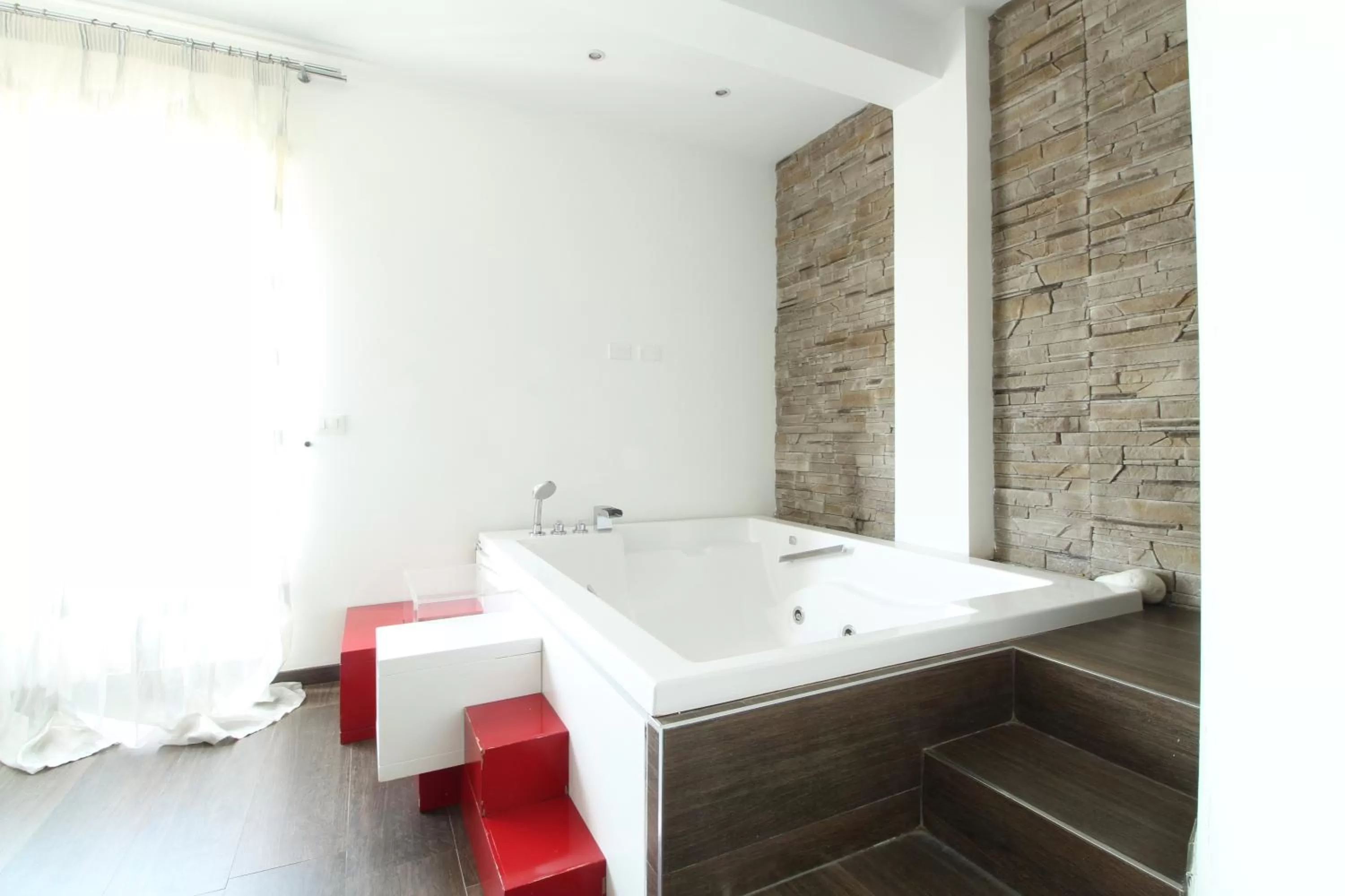 Hot Tub in Caos Calmo