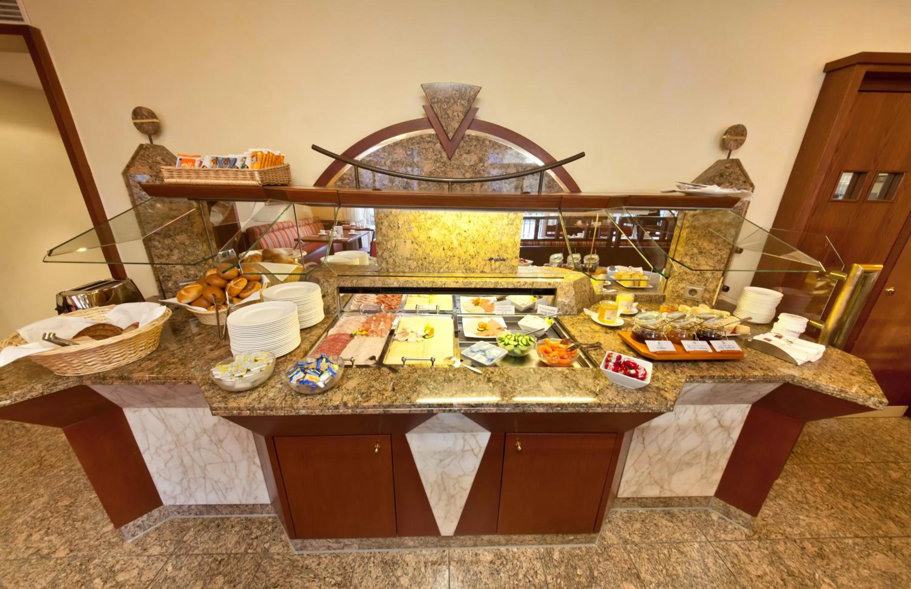 Restaurant/places to eat in Hotel Boulevard