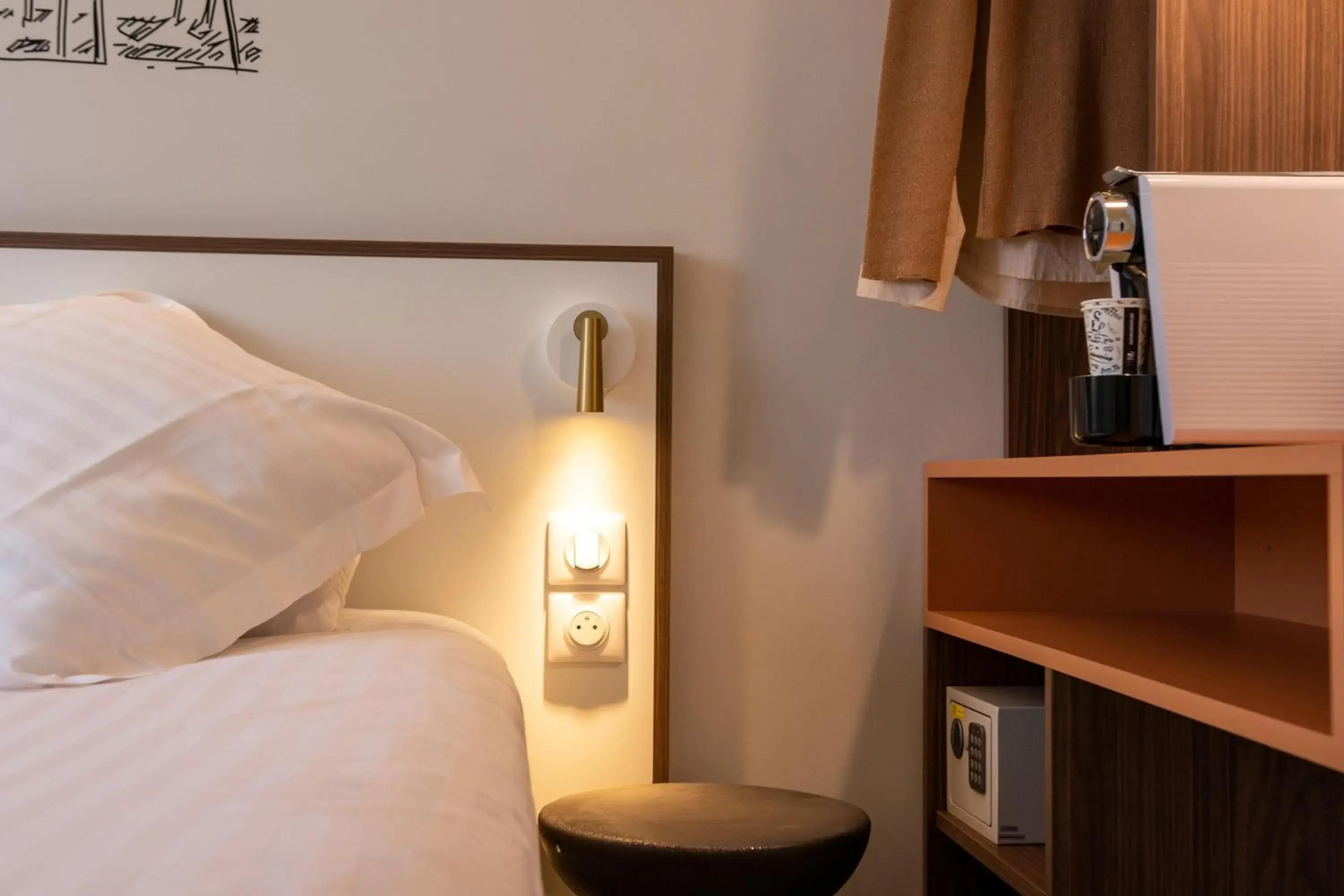 Bedroom, Bed in Hotel du Pin Nice Port