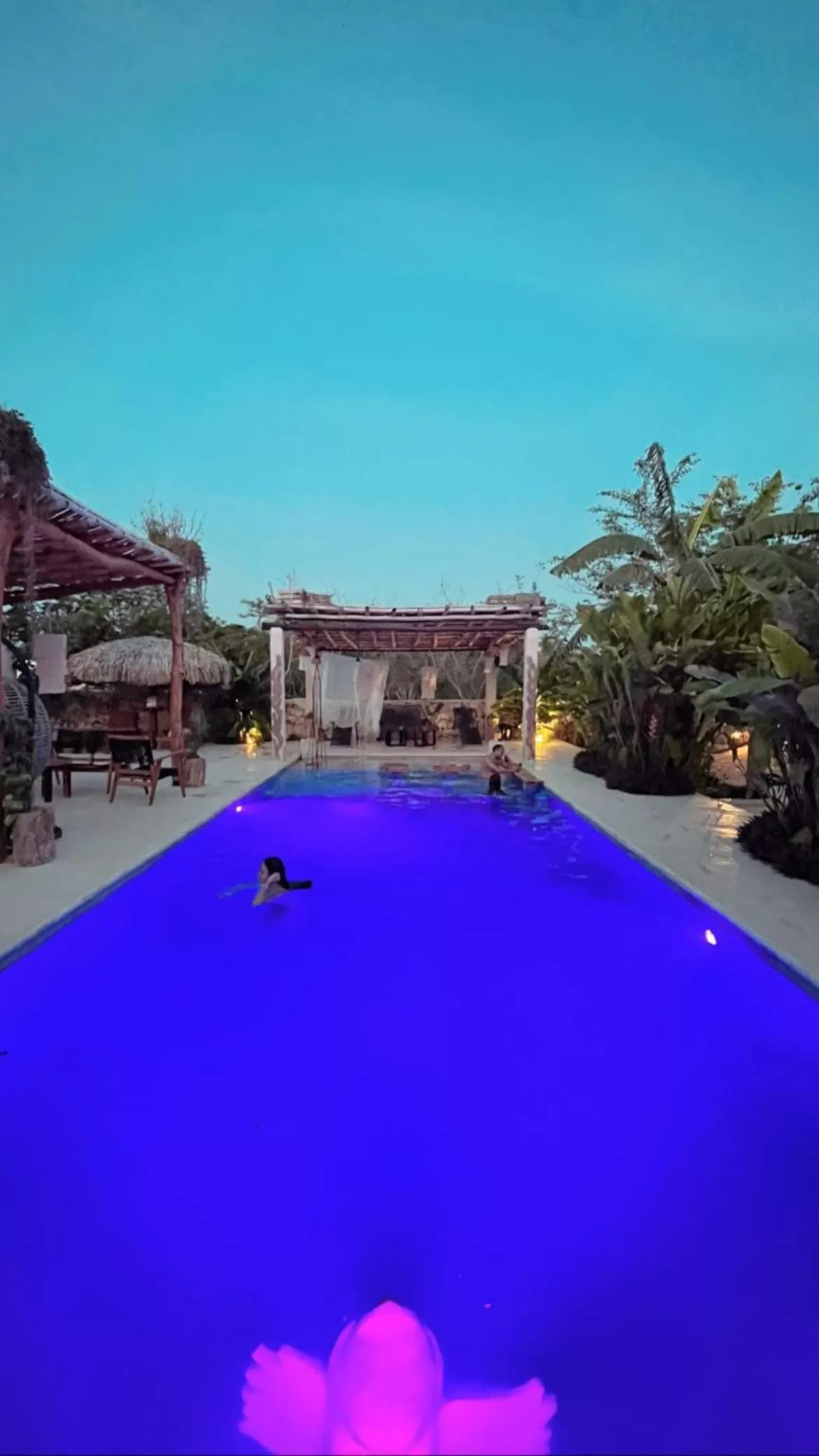 Swimming Pool in RESET ATEMPORAL