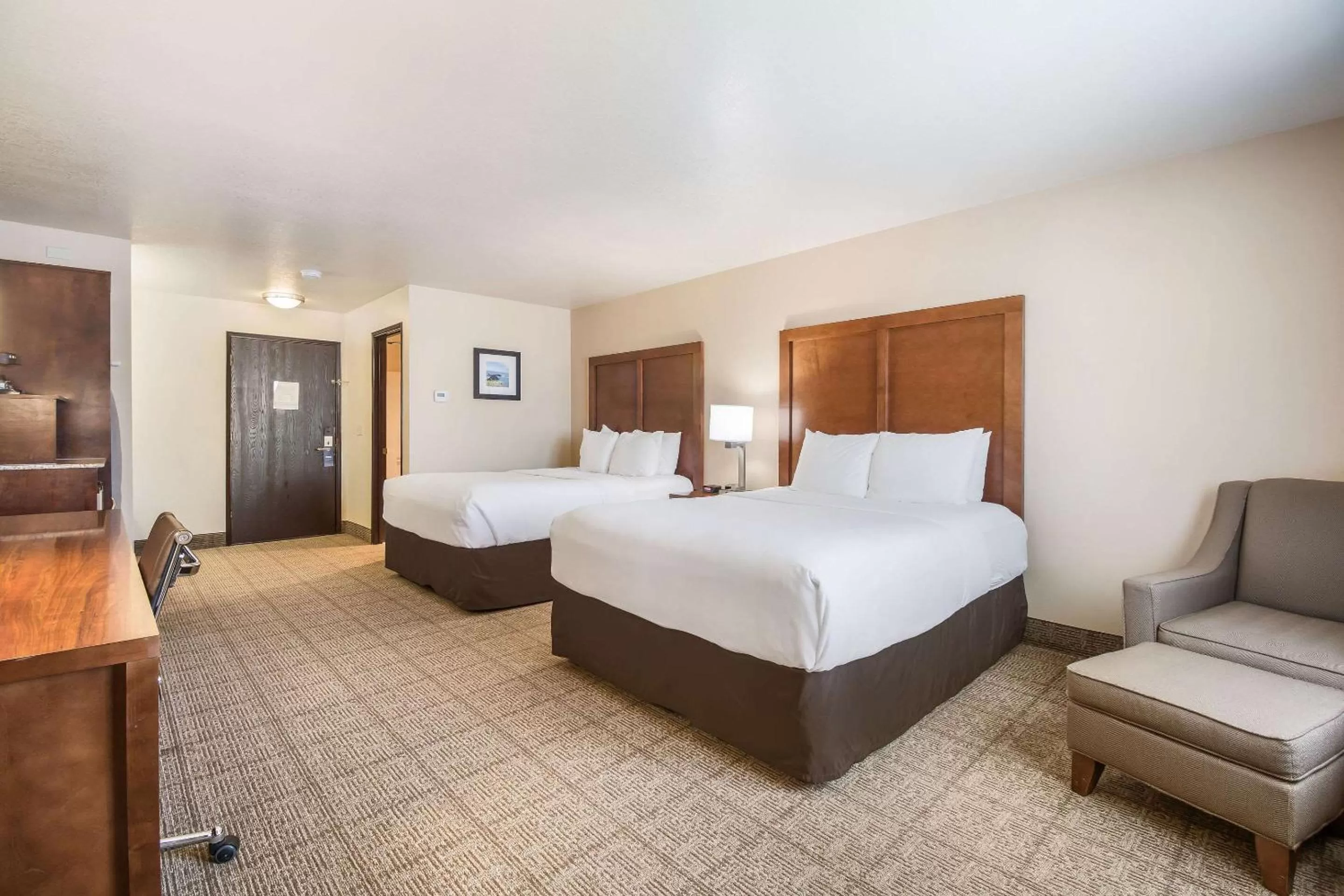 Photo of the whole room, Bed in Comfort Inn Newport