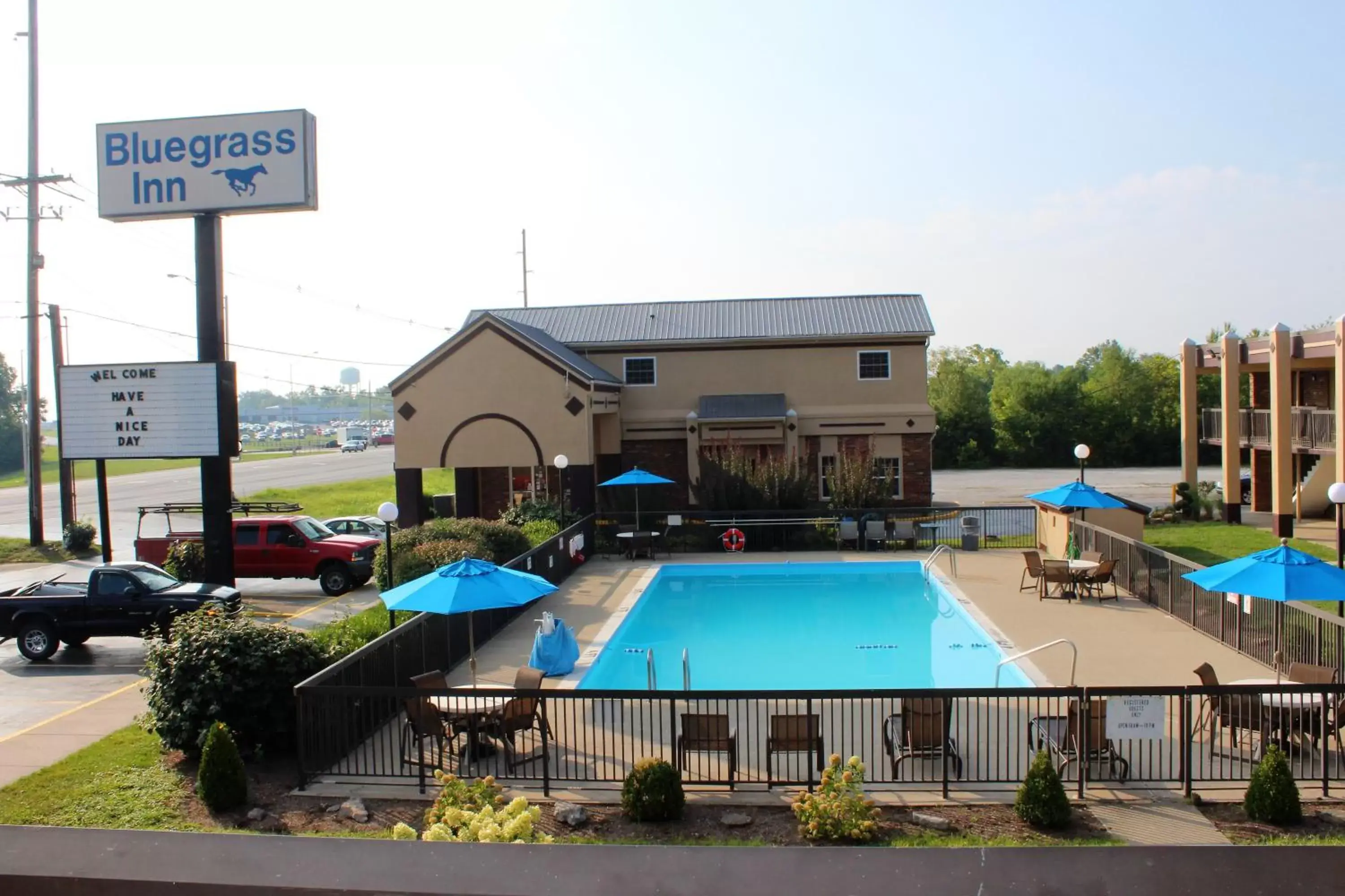 Swimming Pool in Bluegrass Inn