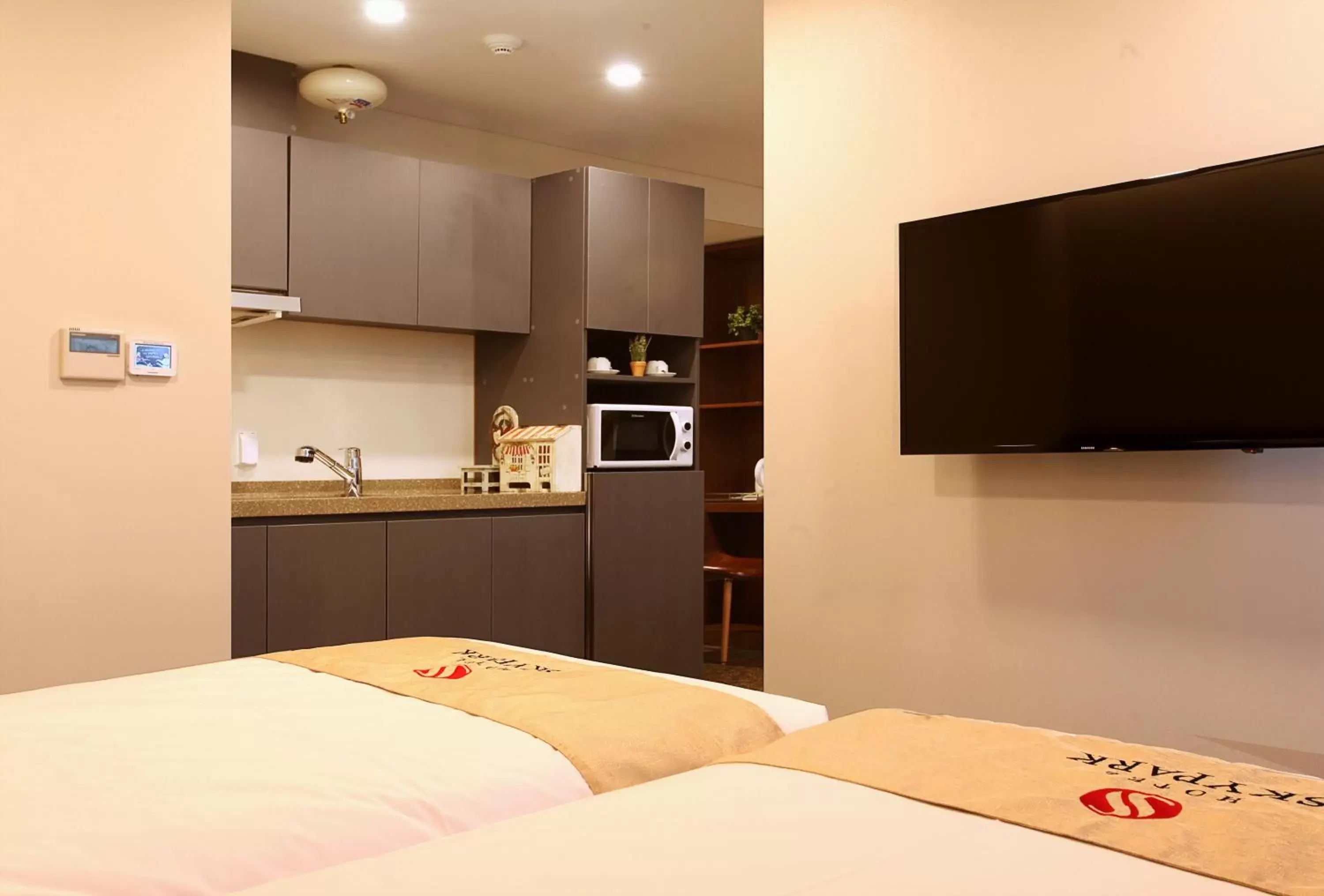 Bedroom, TV/Entertainment Center in Hotel Skypark Kingstown Dongdaemun