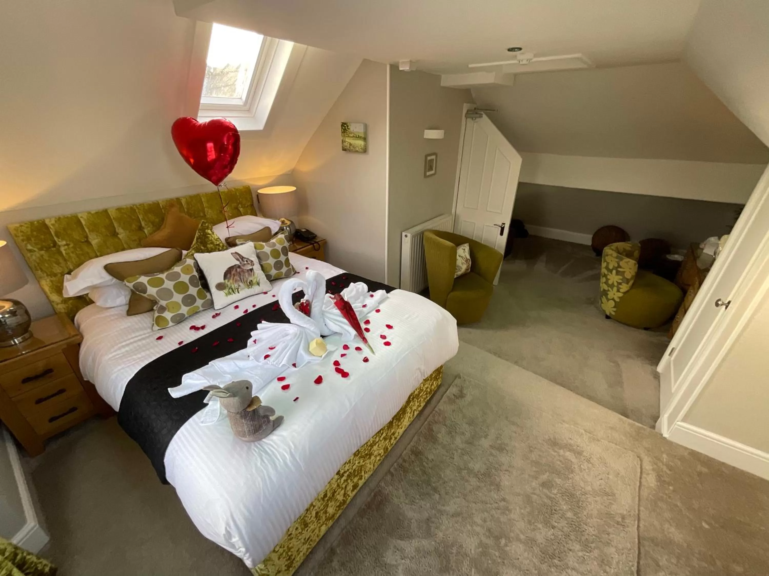 Photo of the whole room, Bed in Windermere Boutique Hotel Spa Suites & Hot Tubs