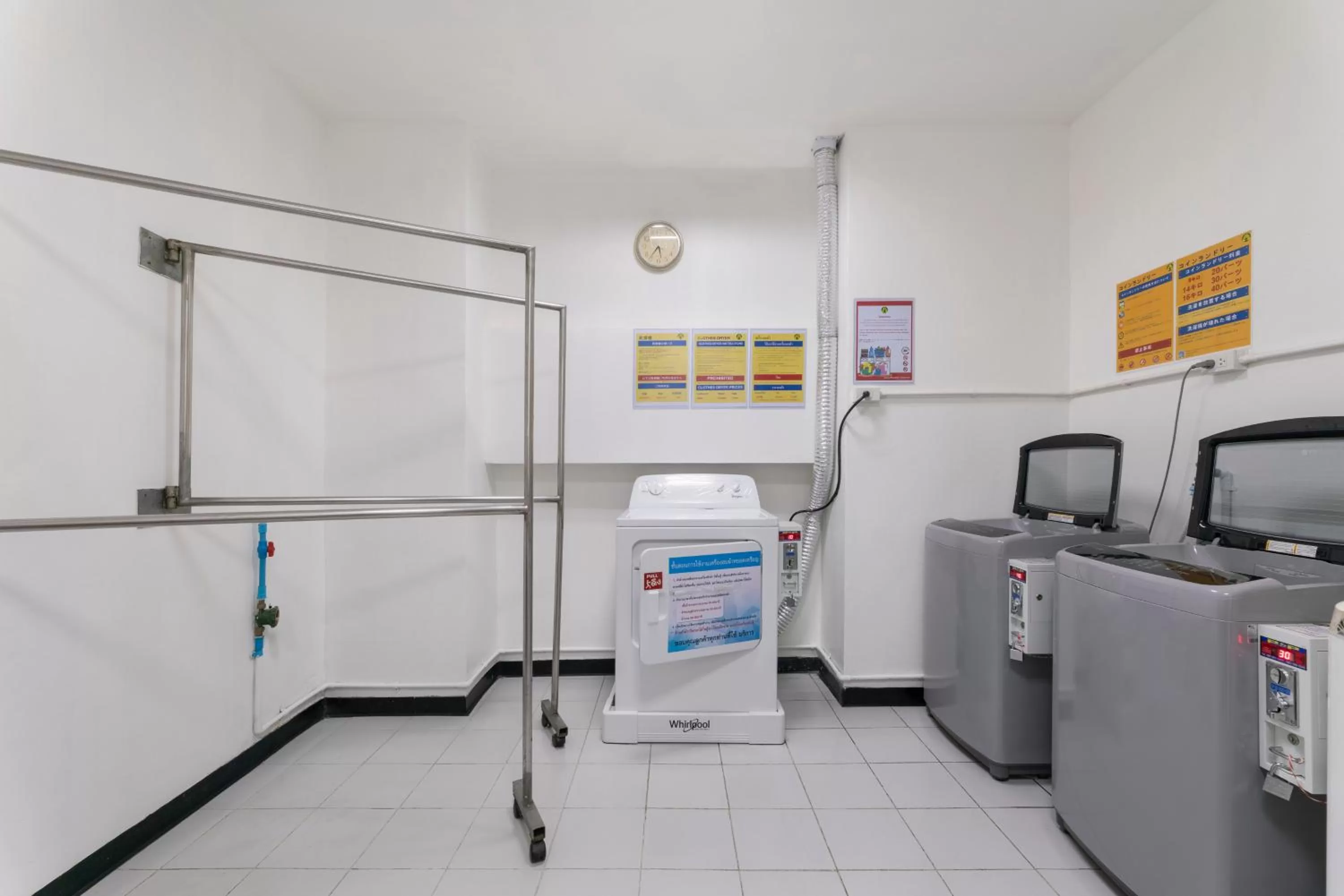 washing machine in At 115 Hotel By Rompo