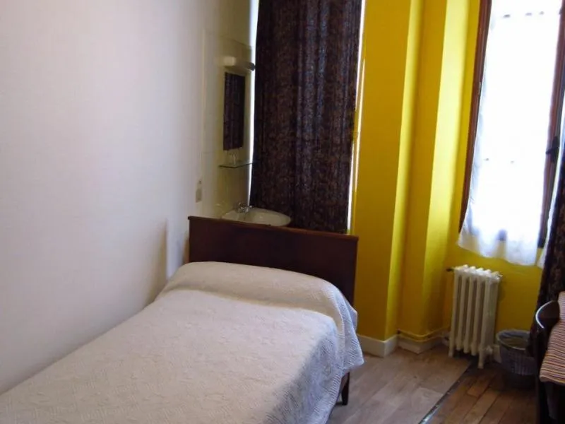 Bedroom, Bed in Hotel d'Orléans Paris Gare de l'Est