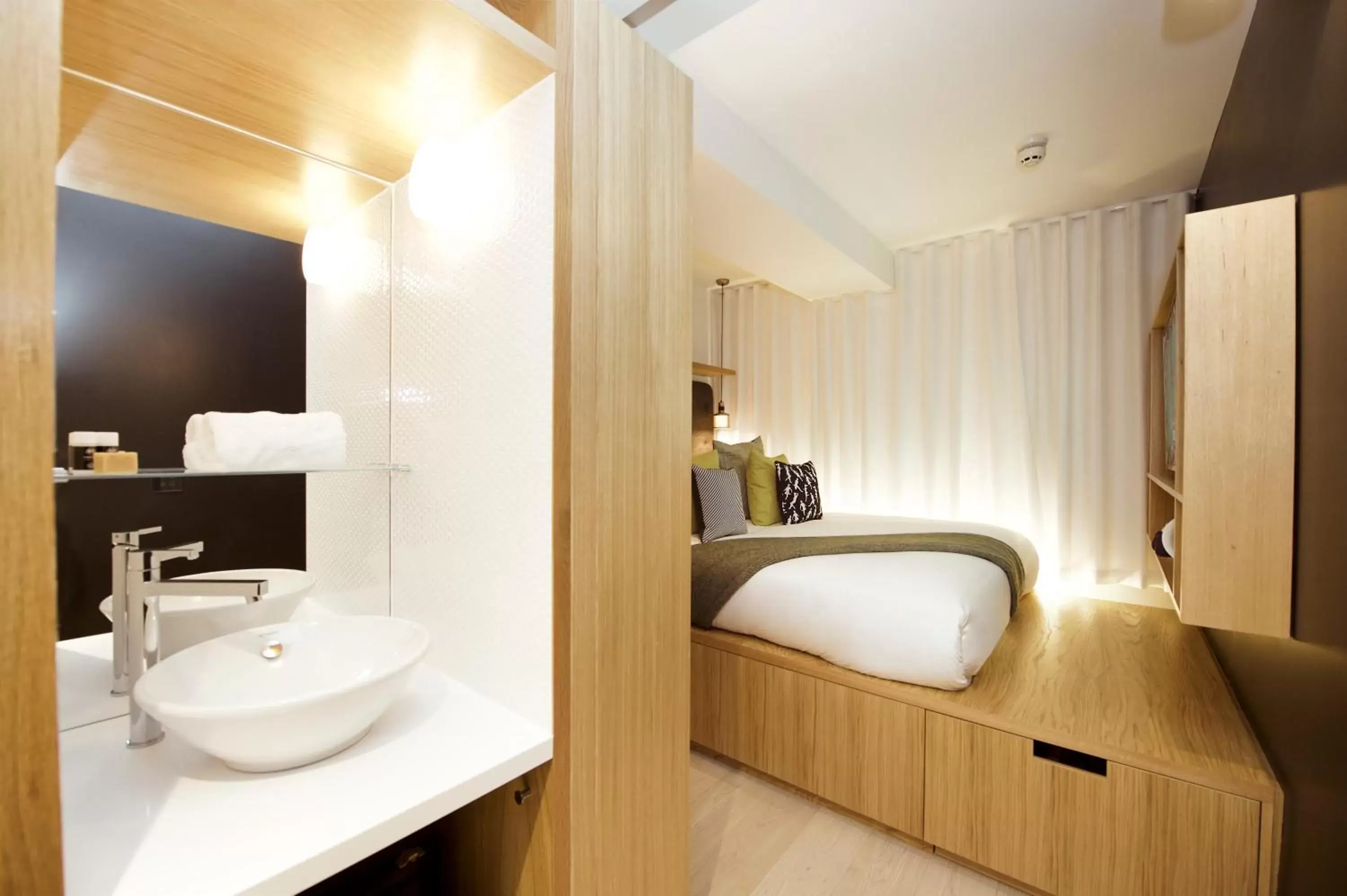 Photo of the whole room, Bathroom in Wilde Aparthotels by Staycity Covent Garden