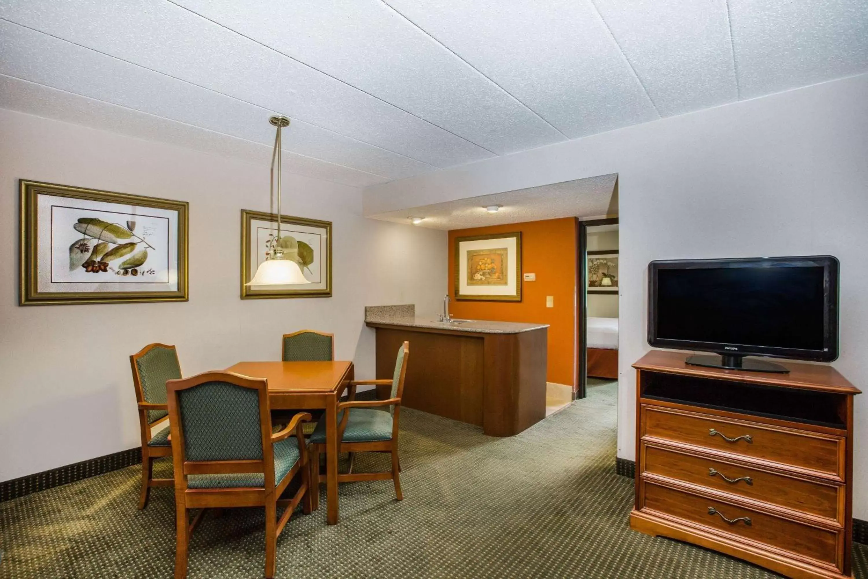 Living room, TV/Entertainment Center in AmericInn by Wyndham Omaha