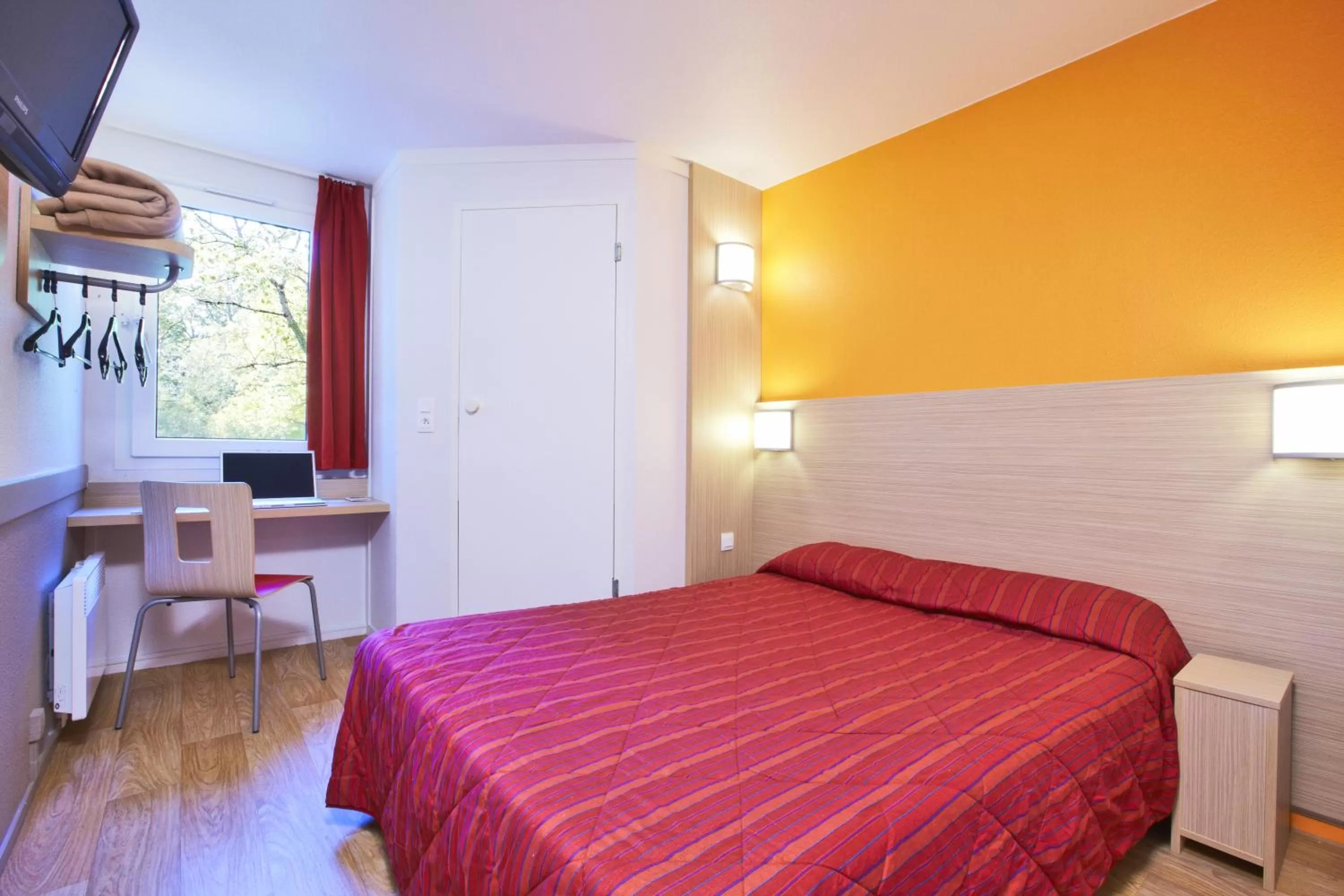 Bed in Premiere Classe Beziers