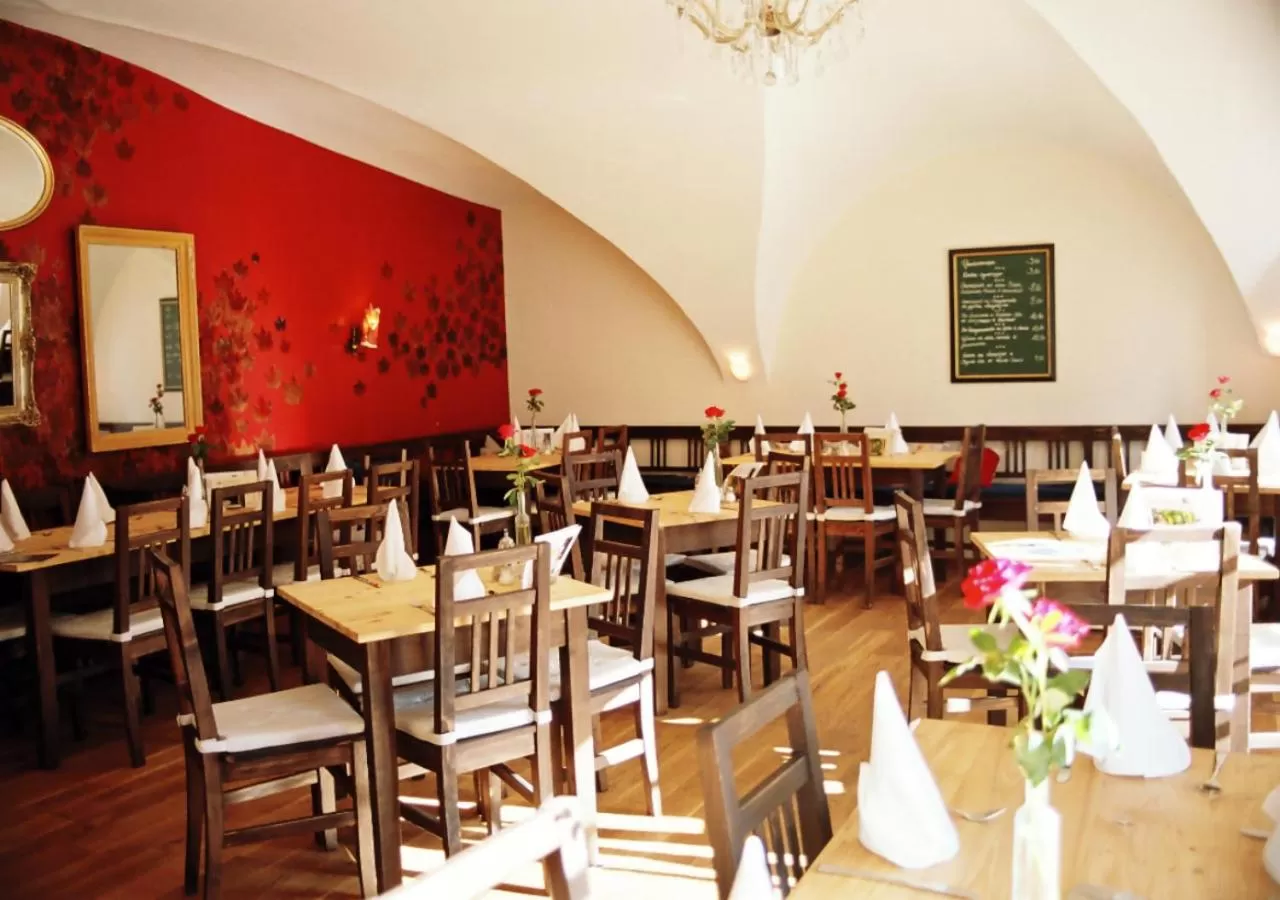 Restaurant/places to eat in Naturschlosshotel Blumenthal