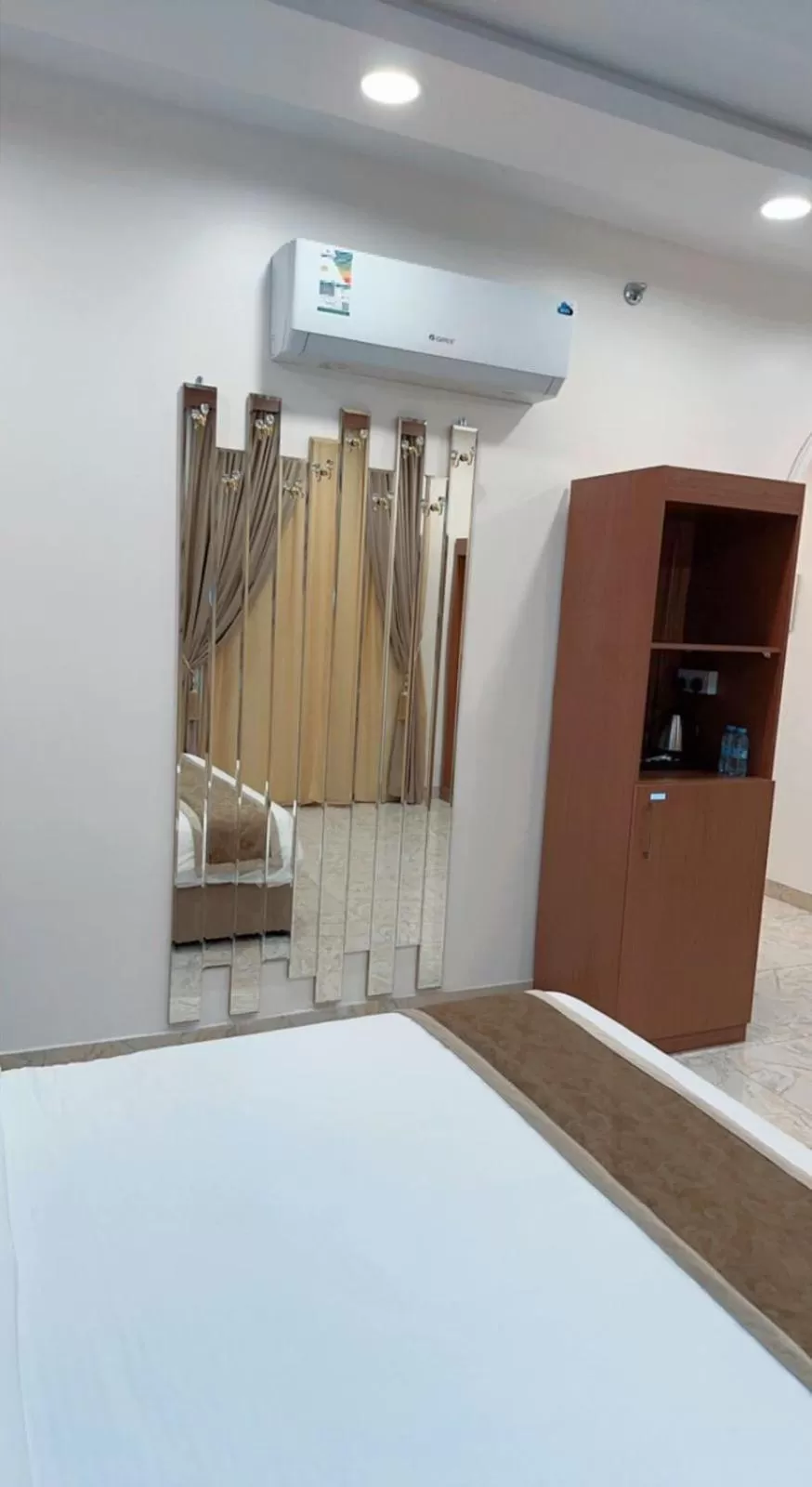 Bed in Taj Aleiman Hotel 