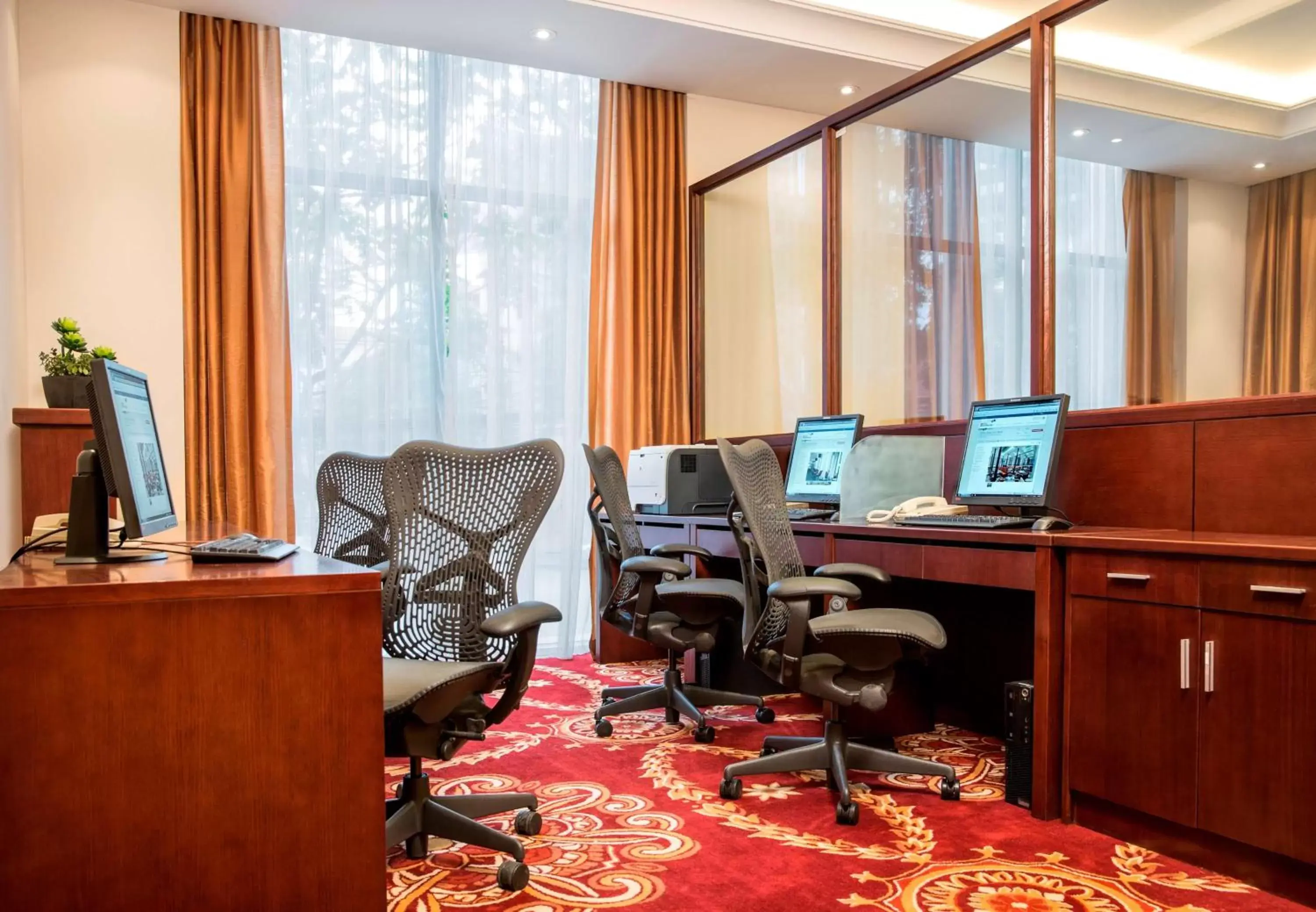 Business facilities in Hilton Garden Inn Hanoi