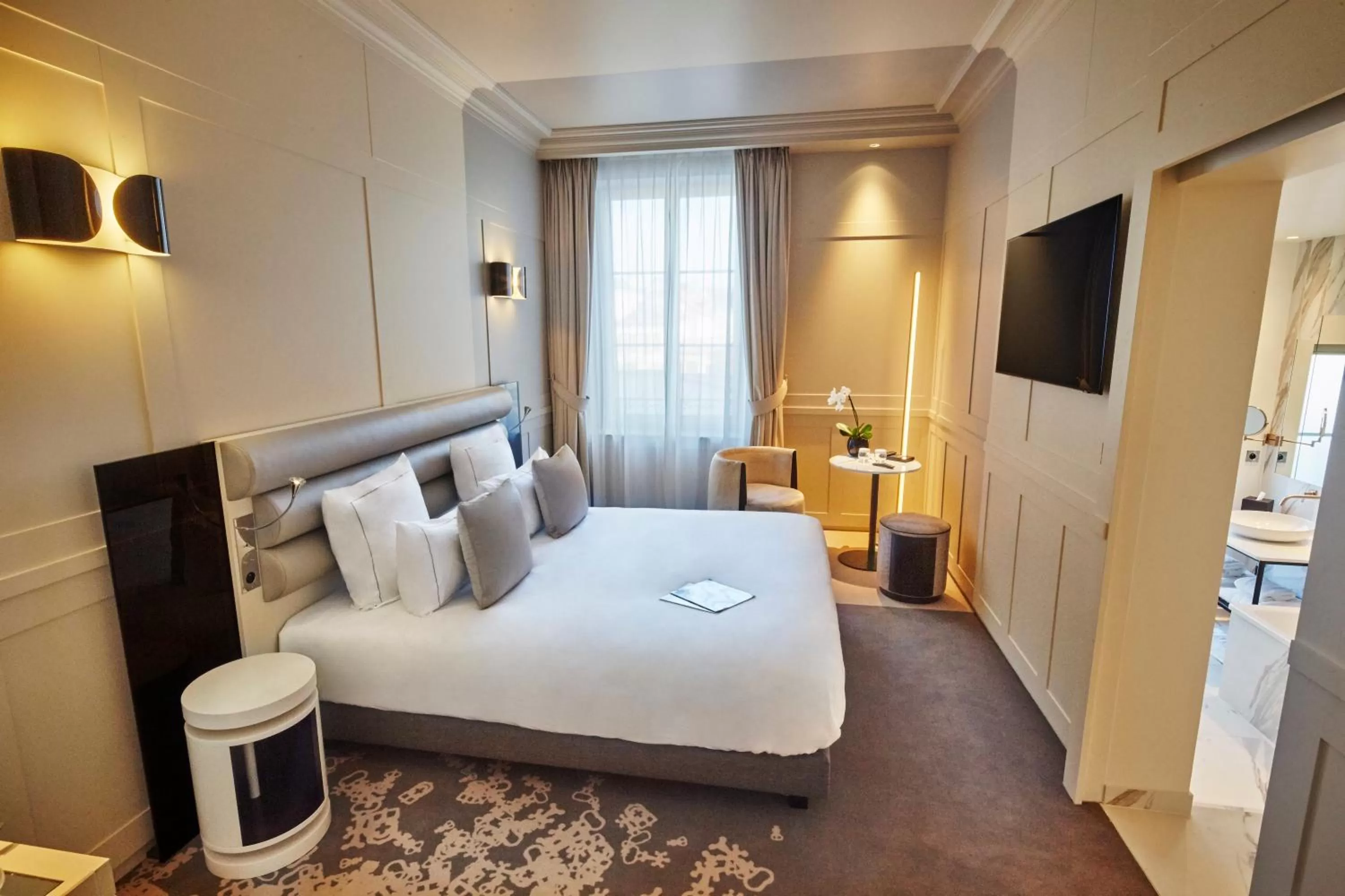 Bedroom, Bed in La Licorne Hotel & Spa Troyes - MGallery Collection